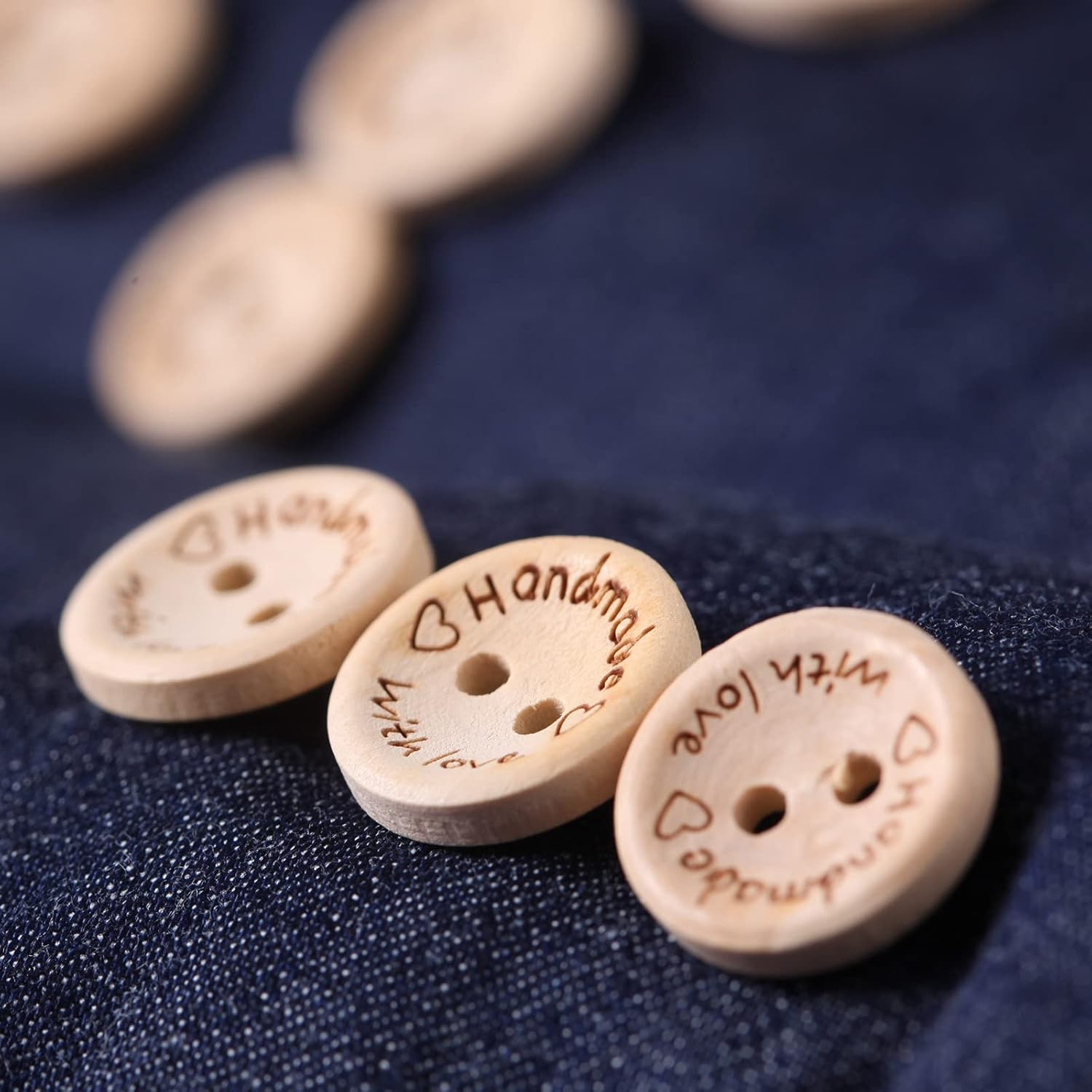 100 botones de madera de 34 pulgadas para manualidades, 2 agujeros, forma redonda, de madera, hechos a mano, con botones de amor, botones de madera