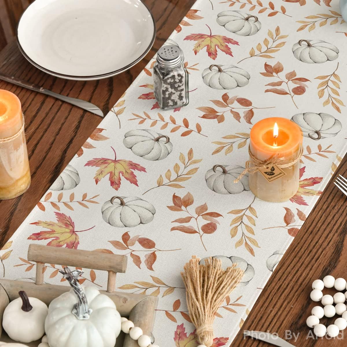 Artoid Mode Camino de mesa de otoño con calabazas naranjas, hojas de arce, decoración de mesa de comedor de cocina de otoño de temporada para