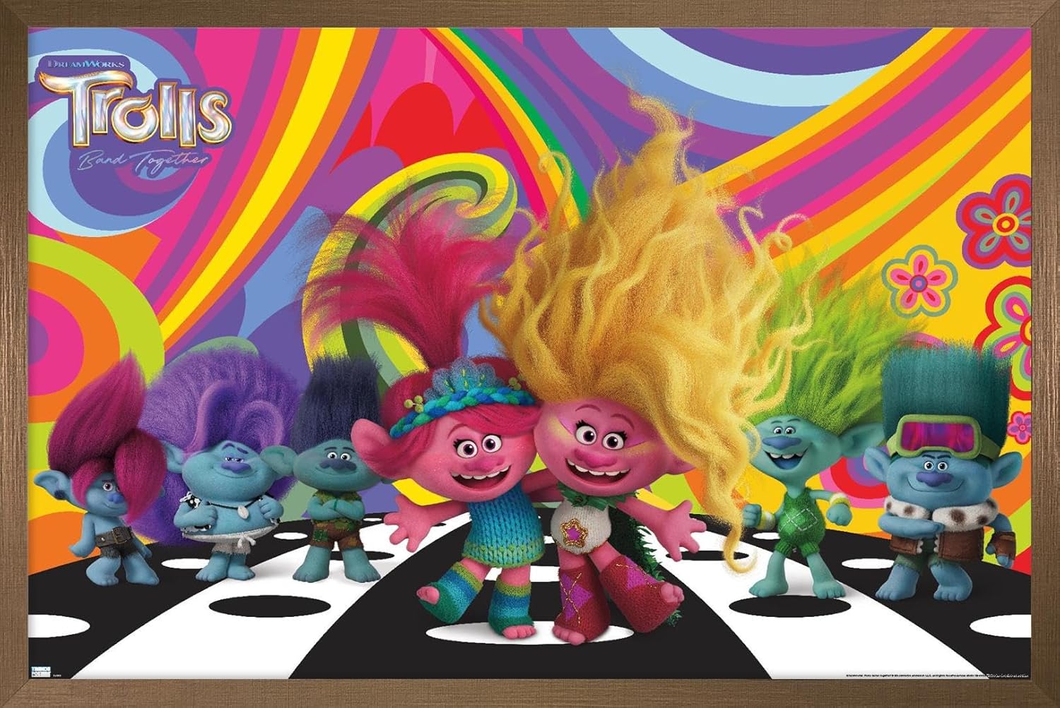 Trends International Trolls Band Together – Póster de pared del universo, 22.37 x 34.00 pulgadas, versión enmarcada en bronce