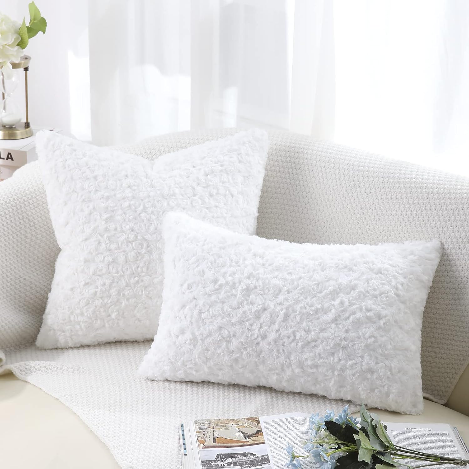 Cikary Juego de 2 fundas de almohada de piel blanca con patrón de rosas 3D de 16 x 16 pulgadas, fundas de almohada decorativas esponjosas para sofá,