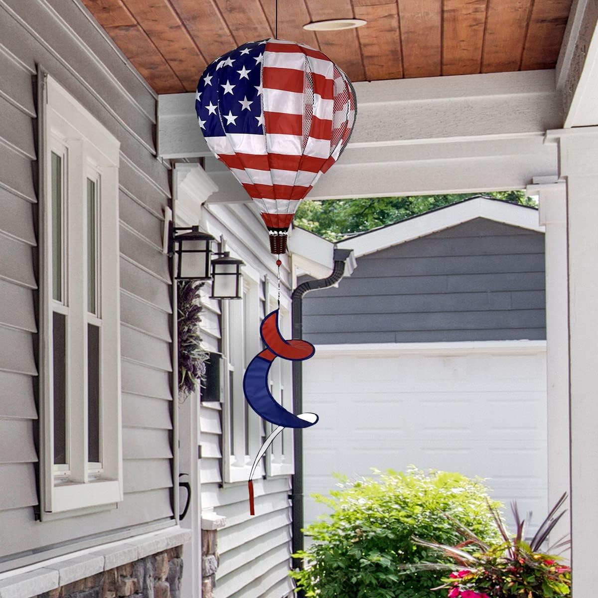 Briarwood Lane Globo de aire caliente de lujo con bandera estadounidense patriótico para todos los días, 54 pulgadas de largo