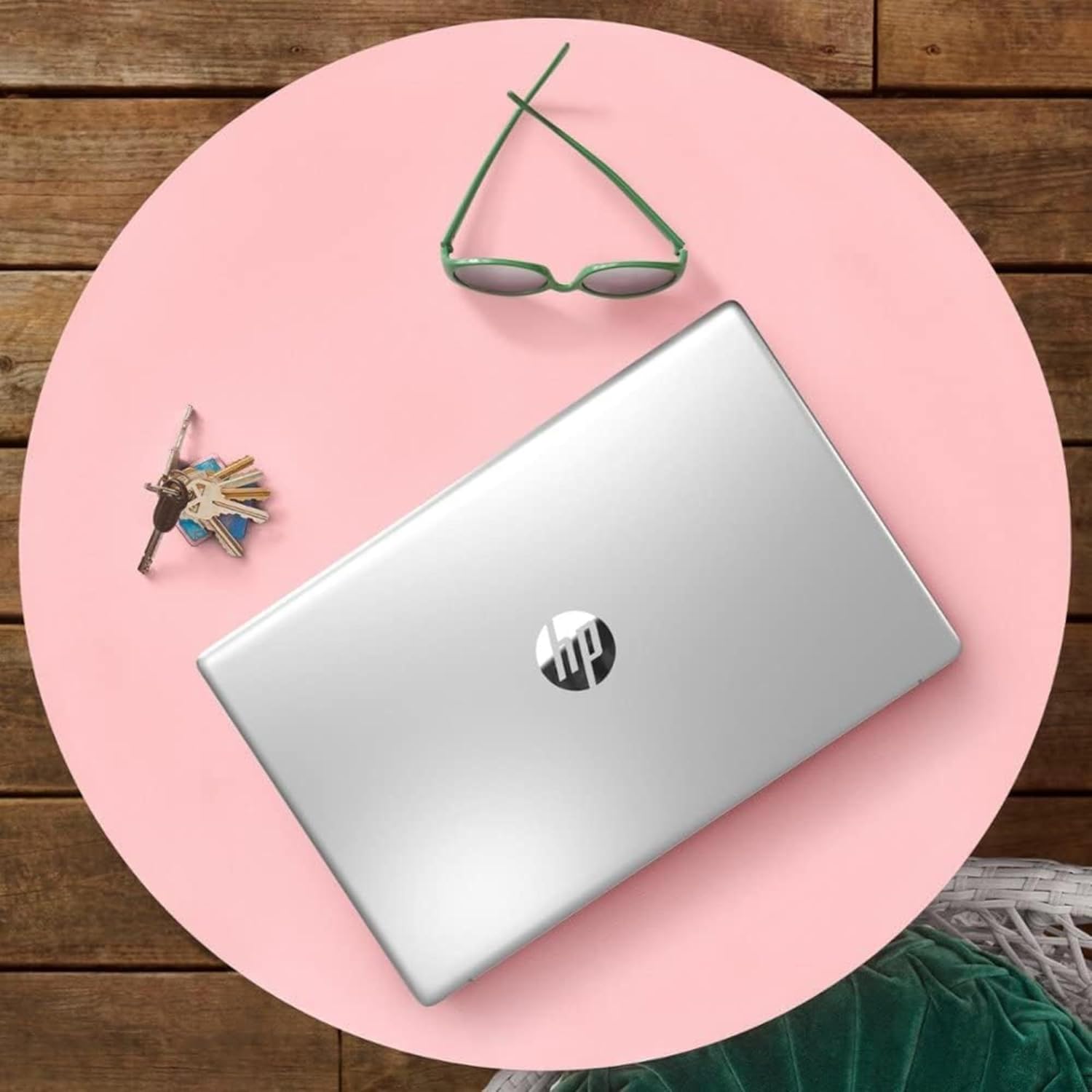 HP Laptop insignia HD+ con pantalla de 17.3 pulgadas con almacenamiento portátil P500 de 250 GB, Intel Quad Core, teclado de tamaño completo, HDMI,