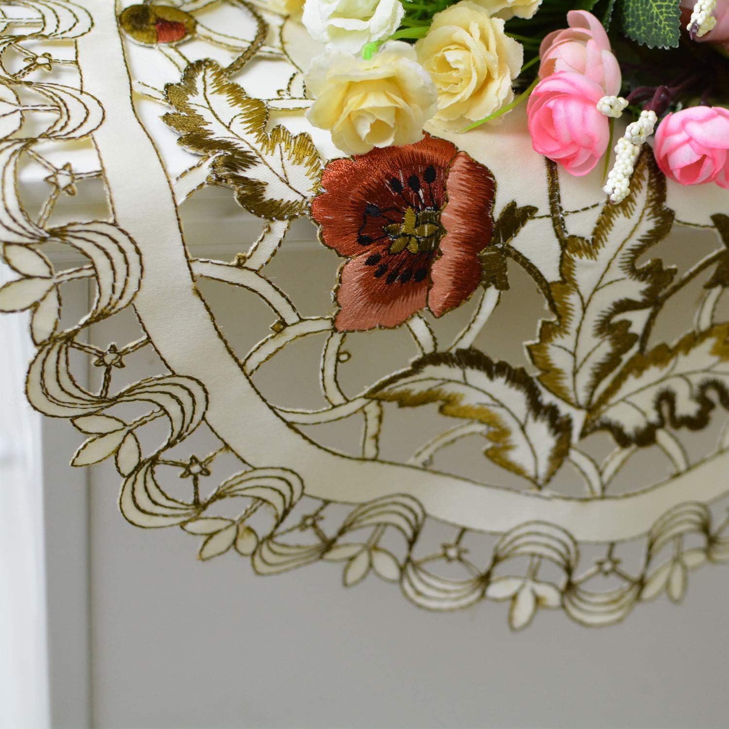 USTIDE Mantel de mesa con bordado ovalado de rosas de 15.7 x 33.6 pulgadas, hecho a mano, color beige, manteles duraderos y lavables para mesa
