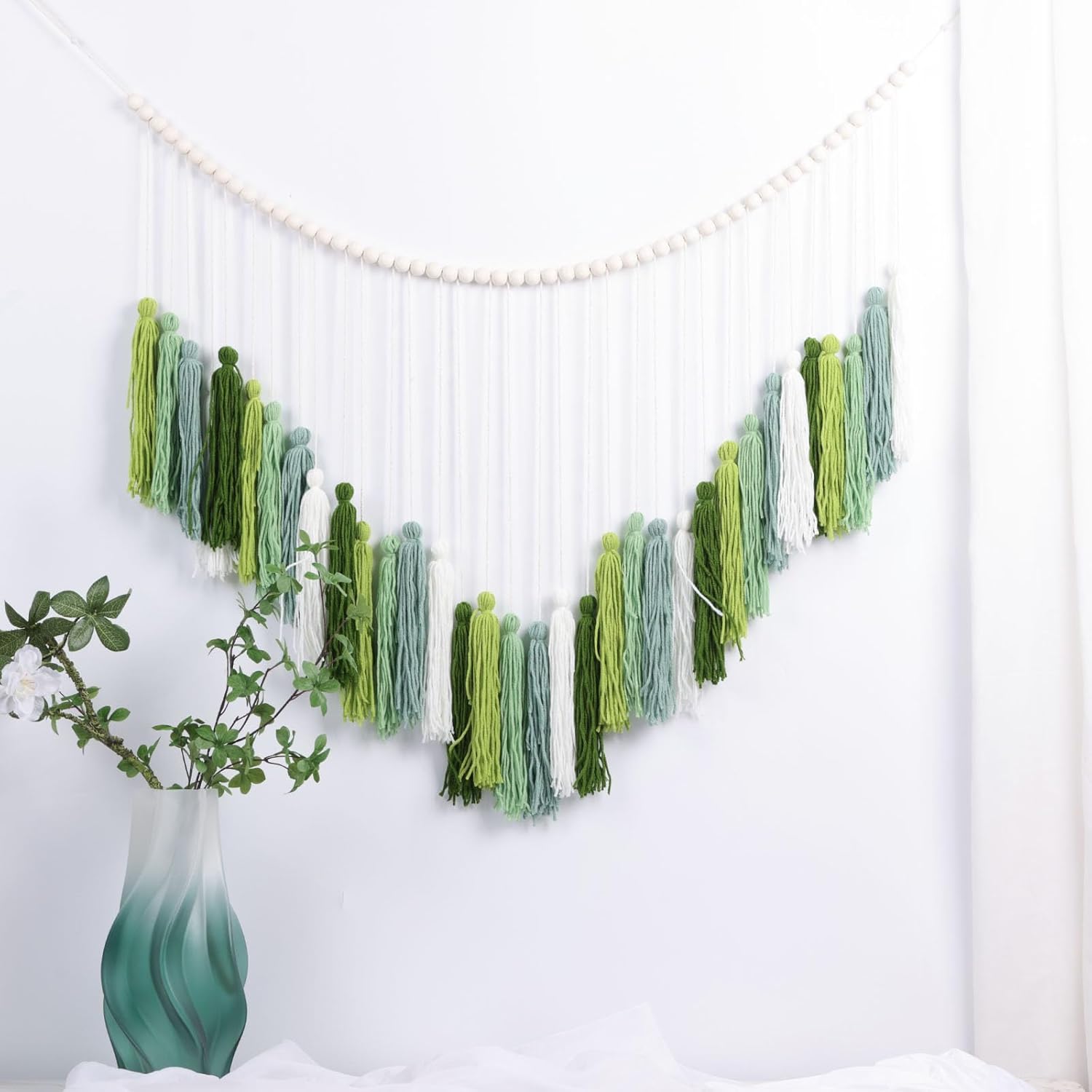 XMGZQ Guirnalda de macramé grande de color verde oliva, guirnalda de borlas verdes, decoración bohemia con cuentas de madera de algodón neutro para