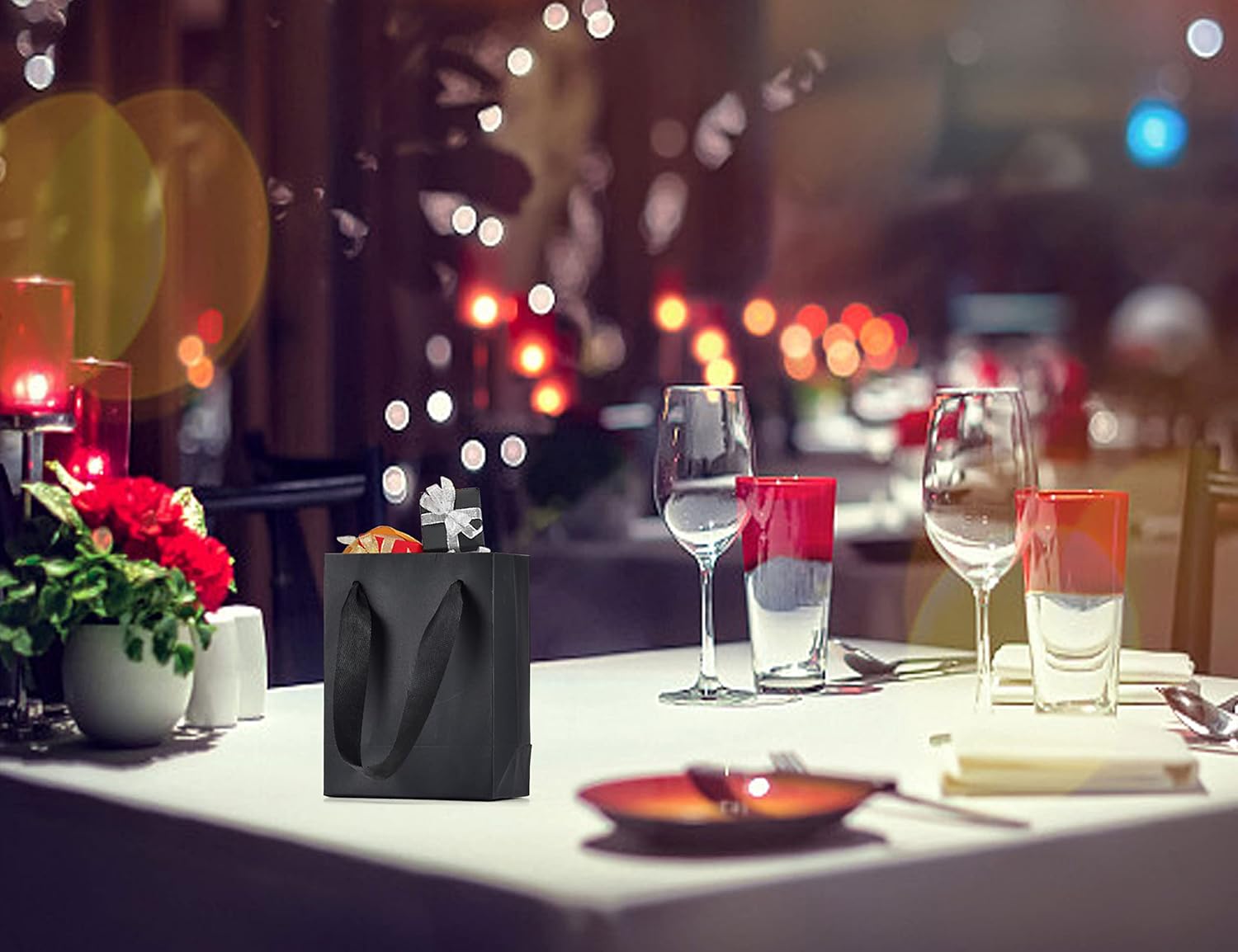 HUAPRINT Bolsas de papel negras, bolsas de regalo negras mate, pequeñas bolsas de compras con asas, paquete de 30 unidades de 4.5 x 2.5 x 6