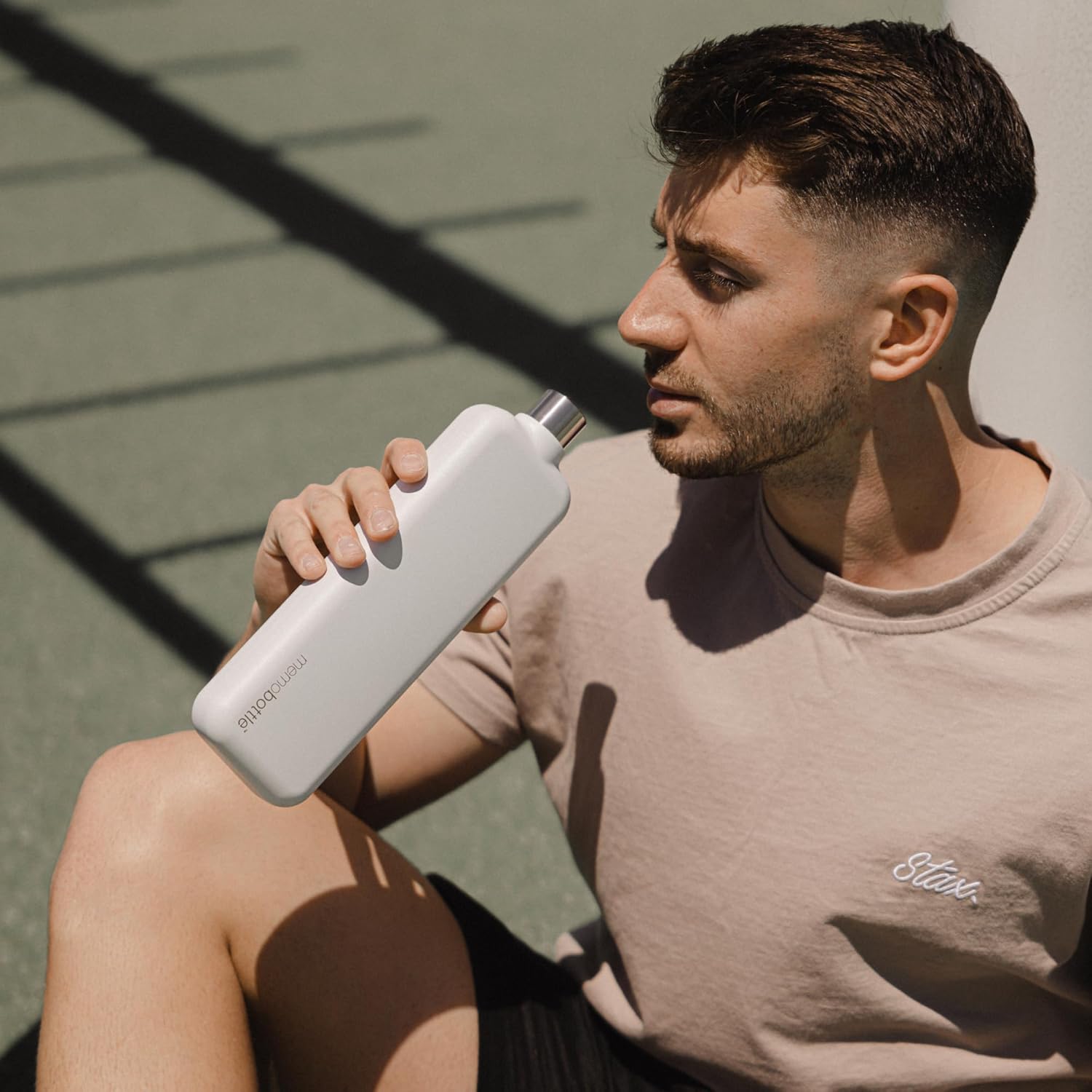 memobottle Acero inoxidable delgado (blanco), 20 onzas, botella de agua duradera, a prueba de fugas, sin BPA, ideal para un estilo de vida moderno,