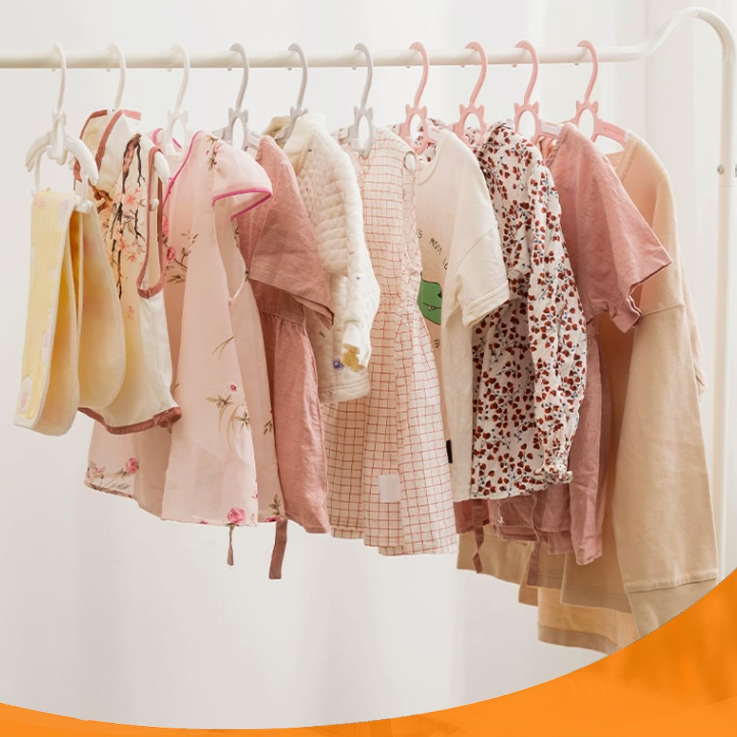 JSF – Perchas de armario para cuarto de bebé, 20 unidades, perchas de plástico blanco para niños, perchas ajustables de 11 a 14 pulgadas para recién