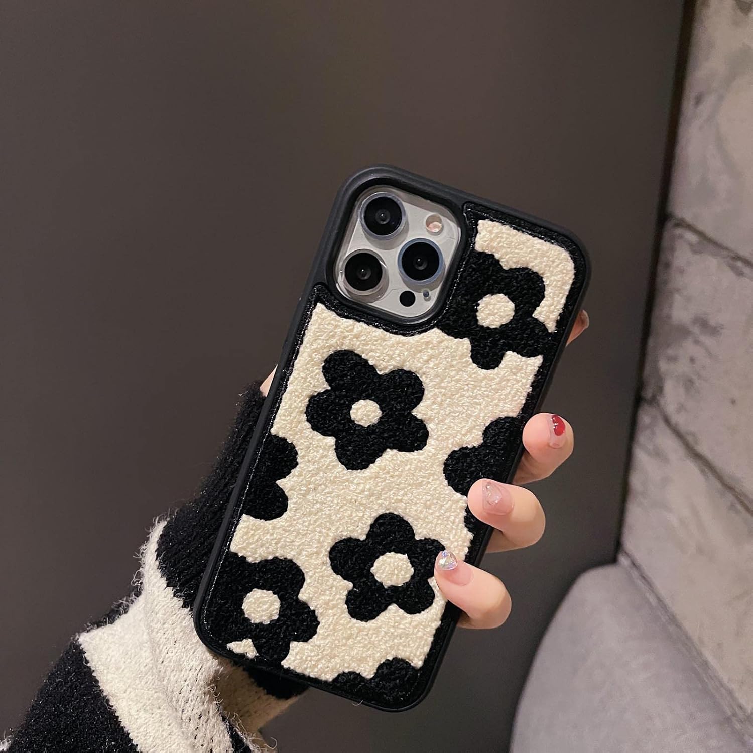 Funda de teléfono retro con flores negras pequeñas, compatible con iPhone 12 Pro Max, bonito diseño femenino, piel cálida, delgada, suave y