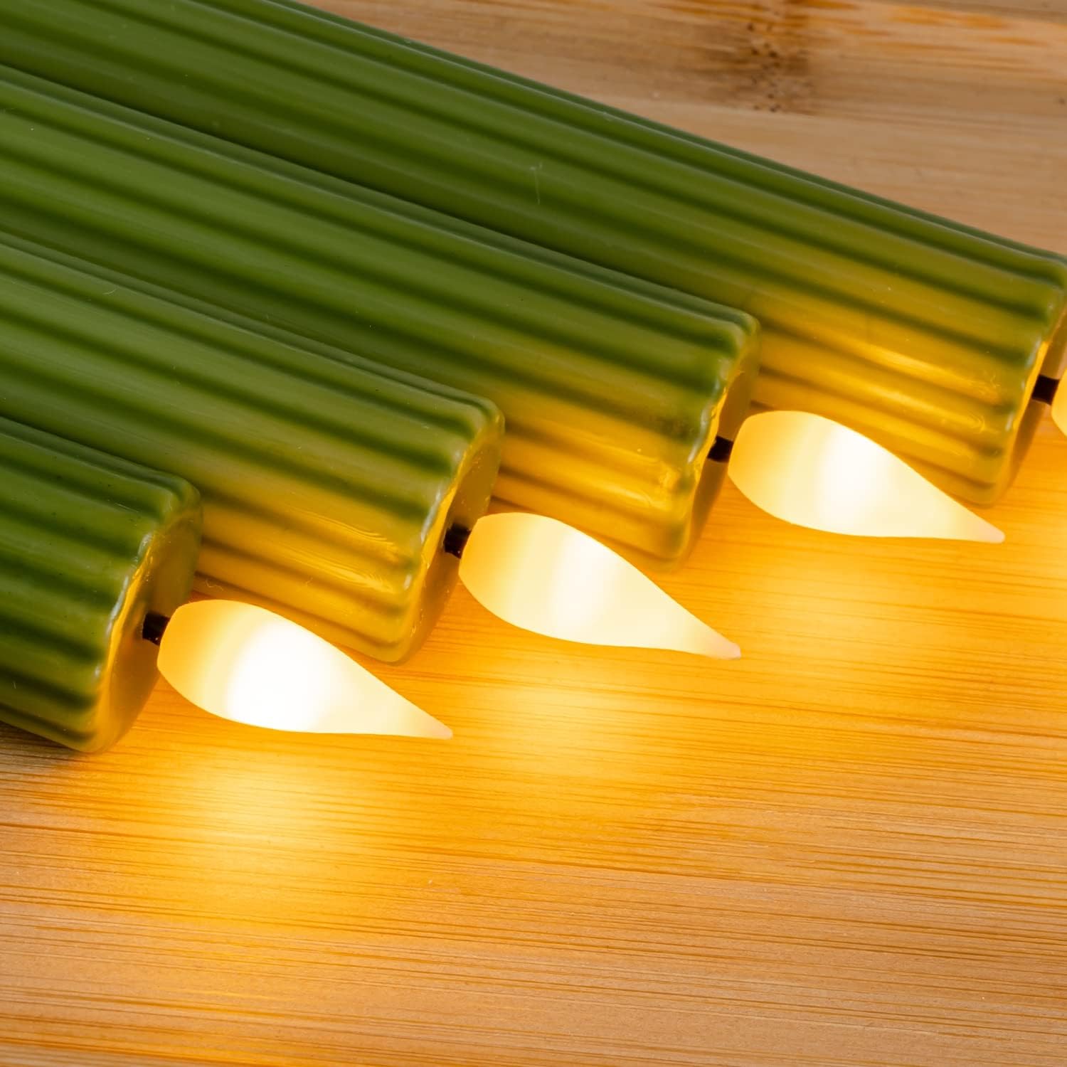 Homemory Velas cónicas sin llama a rayas verdes con temporizador remoto, paquete de 6 velas LED de cera real de 9.6 pulgadas, funciona con pilas,