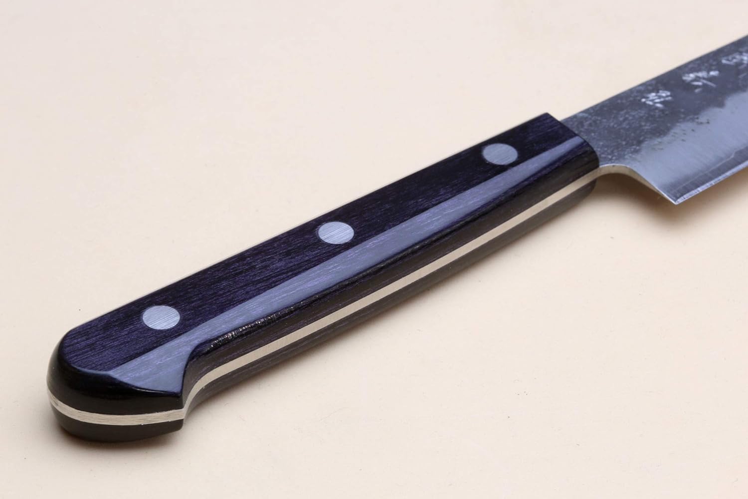 Yoshihiro Cuchillo utilitario de acero inoxidable Nashiji Ginsan de alto carbono resistente a las manchas (5.3 pulgadas (5.315 in) y Saya)