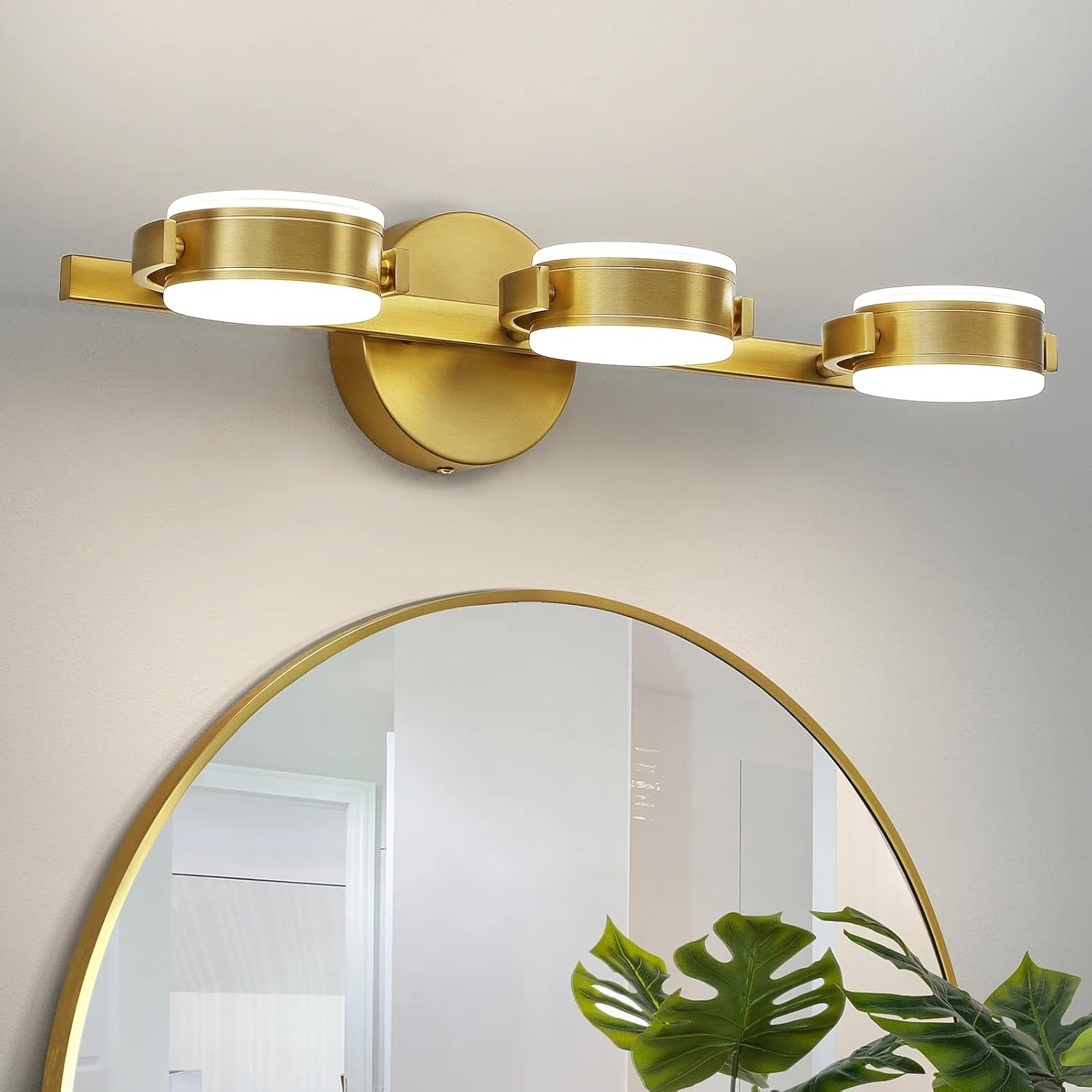 Luces de baño sobre el espejo 3 luces de oro cepillado LED giratorias de 360 para tocador de baño – Modernas lámparas de montaje en pared de 30 W