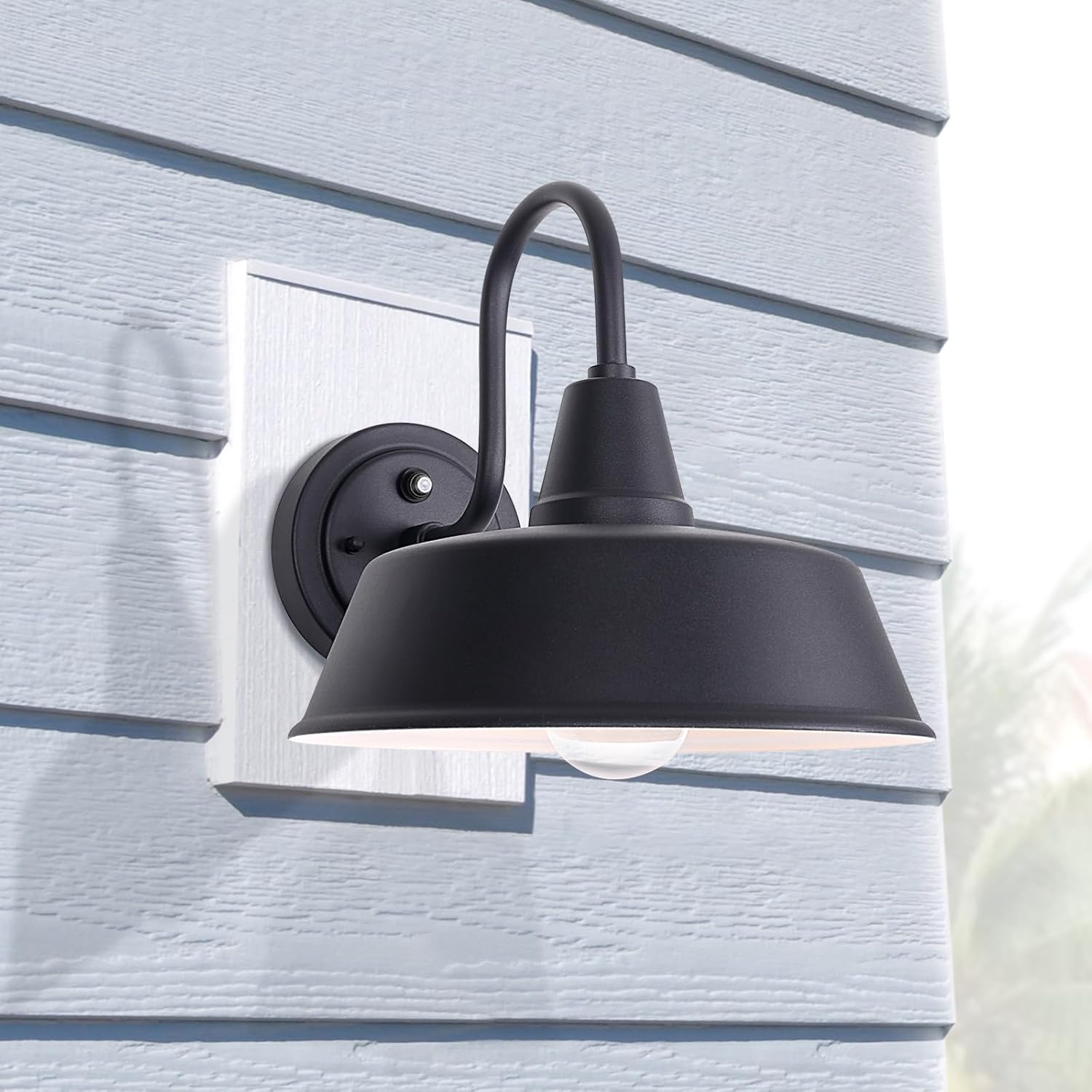 Luces de granero de anochecer al amanecer para exteriores con cúpula de 10 pulgadas, lámpara exterior de cuello de cisne negro con interior blanco,