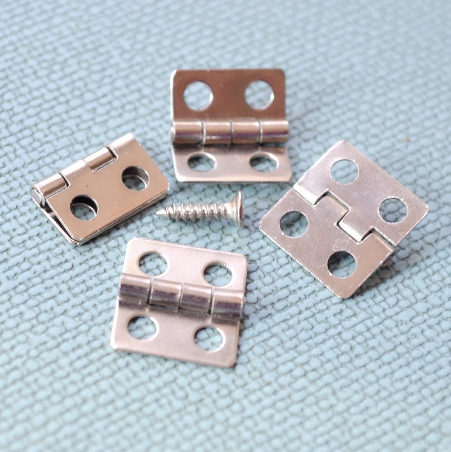 30 piezas de mini bisagras plegables vintage a tope de plata antigua con tornillos, tamaño pequeño para caja de regalo, caja de madera de joyería,