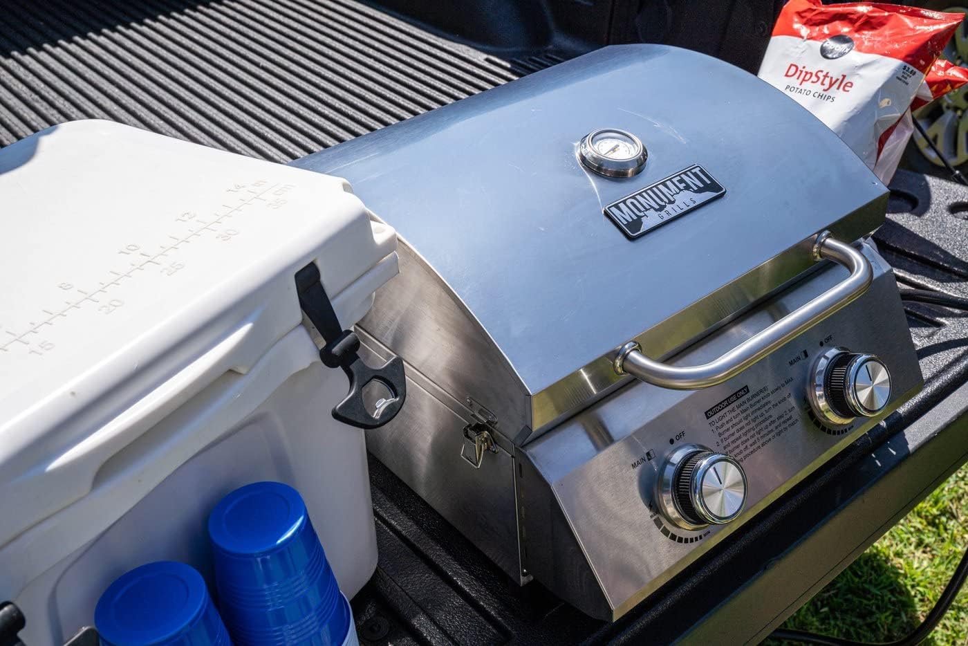 Monument Grills Parrilla de gas propano de mesa para acampar portátil al aire libre Cocinar con cubierta de barbacoa (2 artículos)