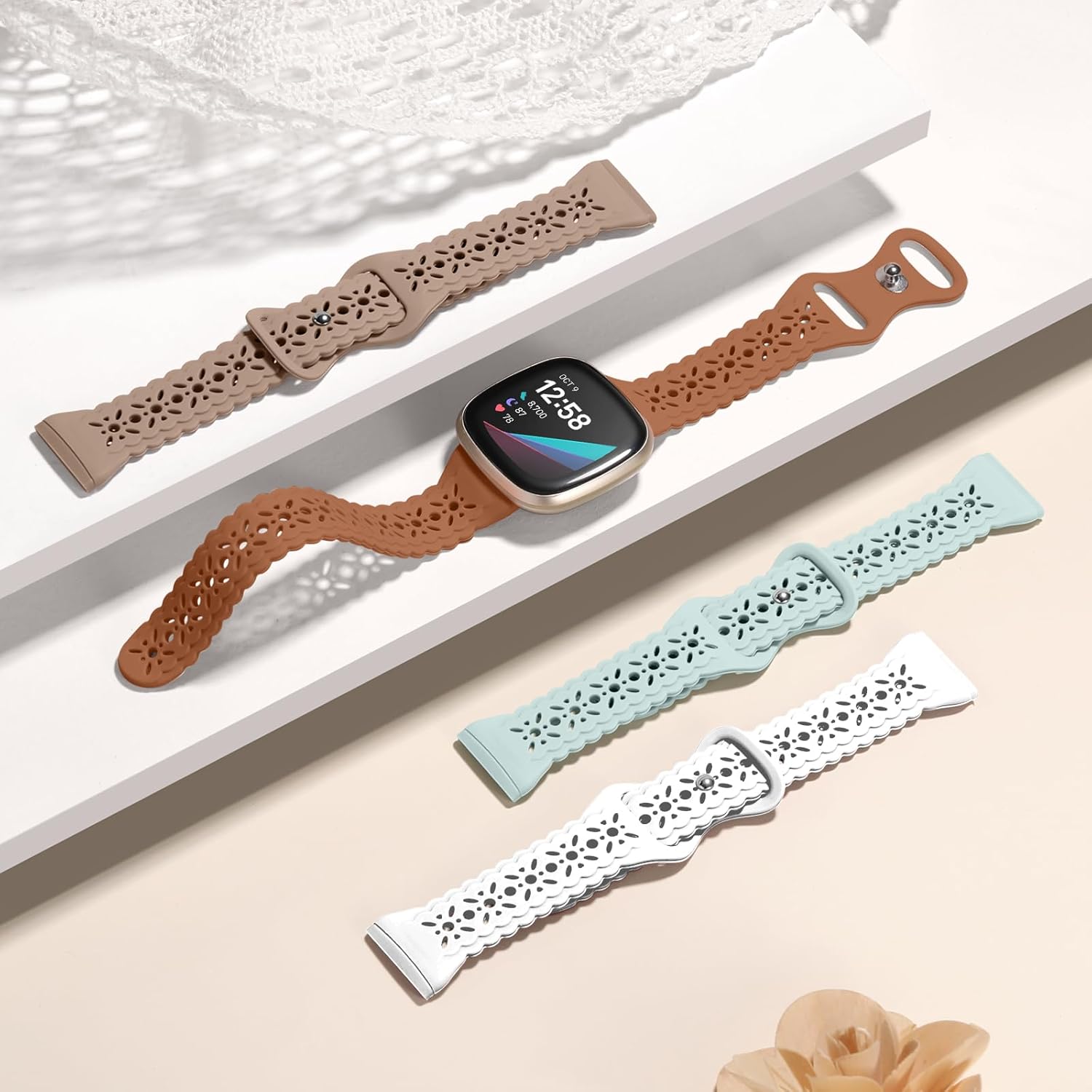 Dirrelo Paquete de 4 correas de silicona de encaje compatibles con Fitbit SenseFitbit Versa 3 bandas mujeresFitbit Versa 4 bandasSense 2 bandas,