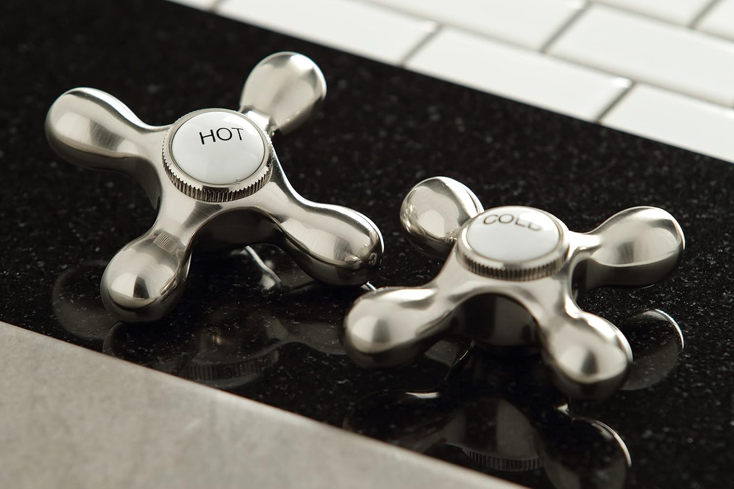 Kingston Brass KB1978AX Heritage – Grifo de lavabo con mango cruzado de metal, níquel cepillado, centro ajustable de 8 pulgadas