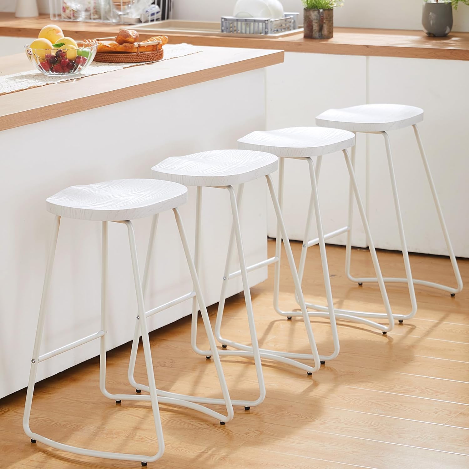 HeuGah Juego de 4 taburetes de bar con asiento de silla de montar con patas de metal, taburetes rústicos de altura de mostrador sin espalda,