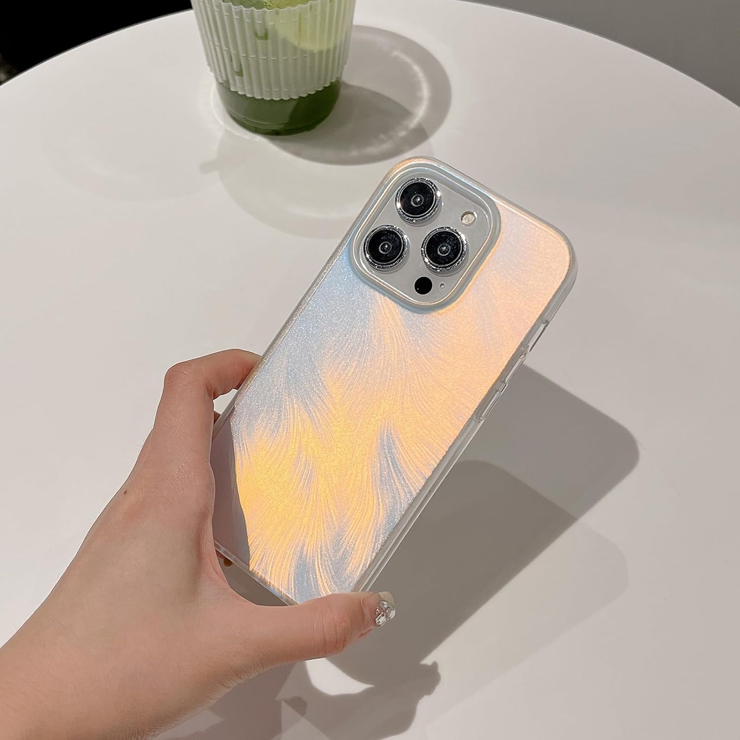 SKYLMW Funda compatible con iPhone 13 Pro para hombres, mujeres y niñas, translúcida, a la moda, con plumas, láser, mate, TPU y policarbonato duro,