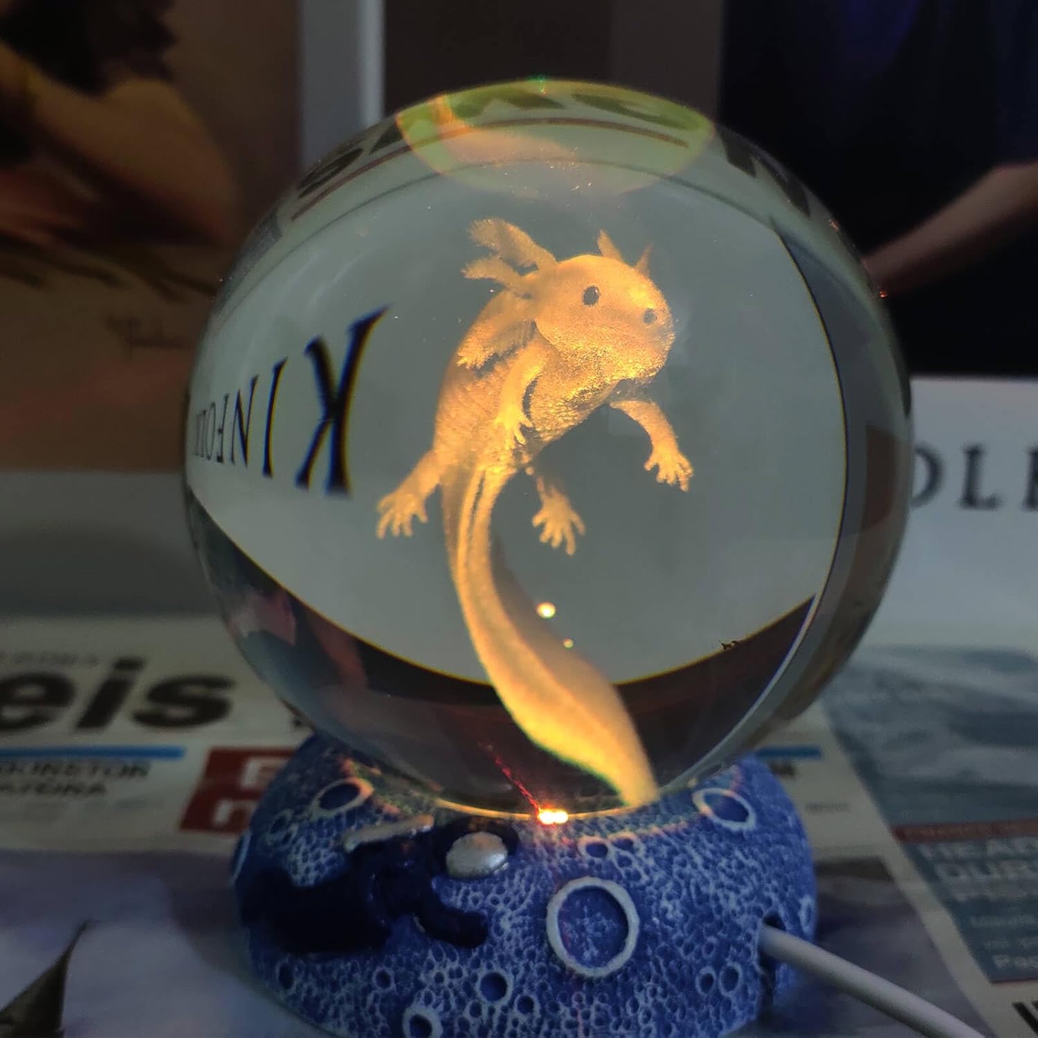 Luces LED de noche de ajolote, luz de bola de cristal 3D, luz cambiante de 16 colores, soporte base de pantalla LED, lámpara de mesa divertida para
