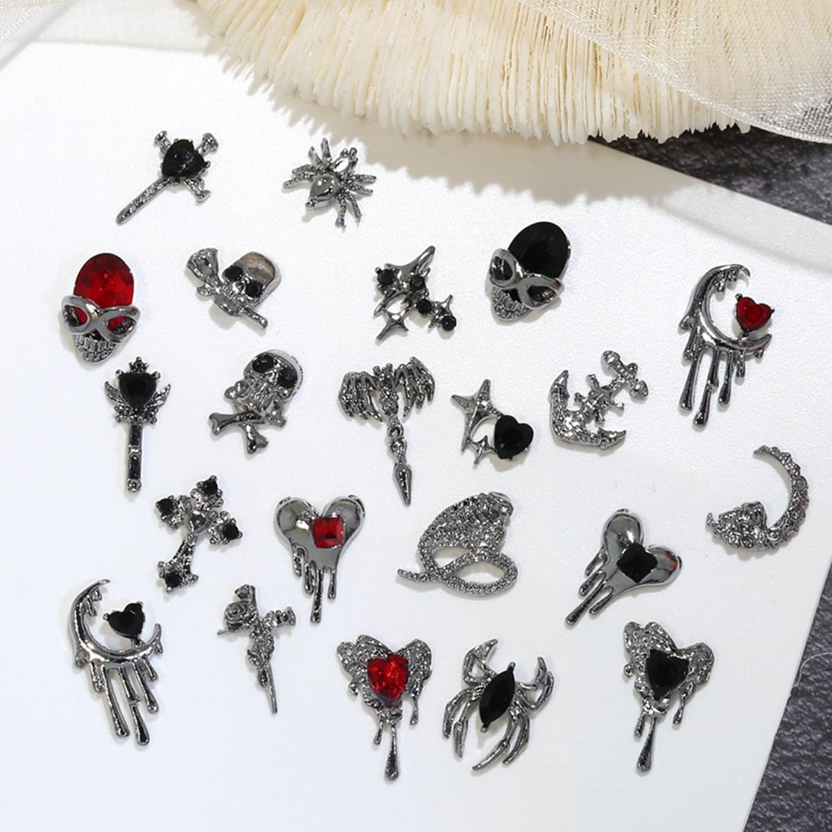 22 dijes para uñas de Halloween, diamantes de imitación plateados 3D para uñas, dijes de aleación de araña, calavera para decoración de uñas, cruz