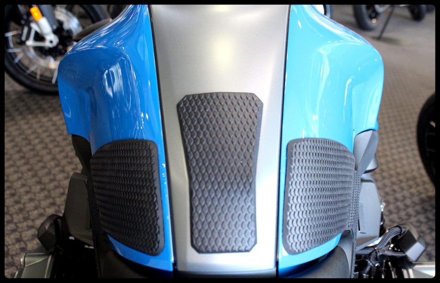 TechSpec Gripster – Puños para depósito para BMW R1200  1250 R (2015  ACTUAL)  62-1017-SS  SnakeSkin