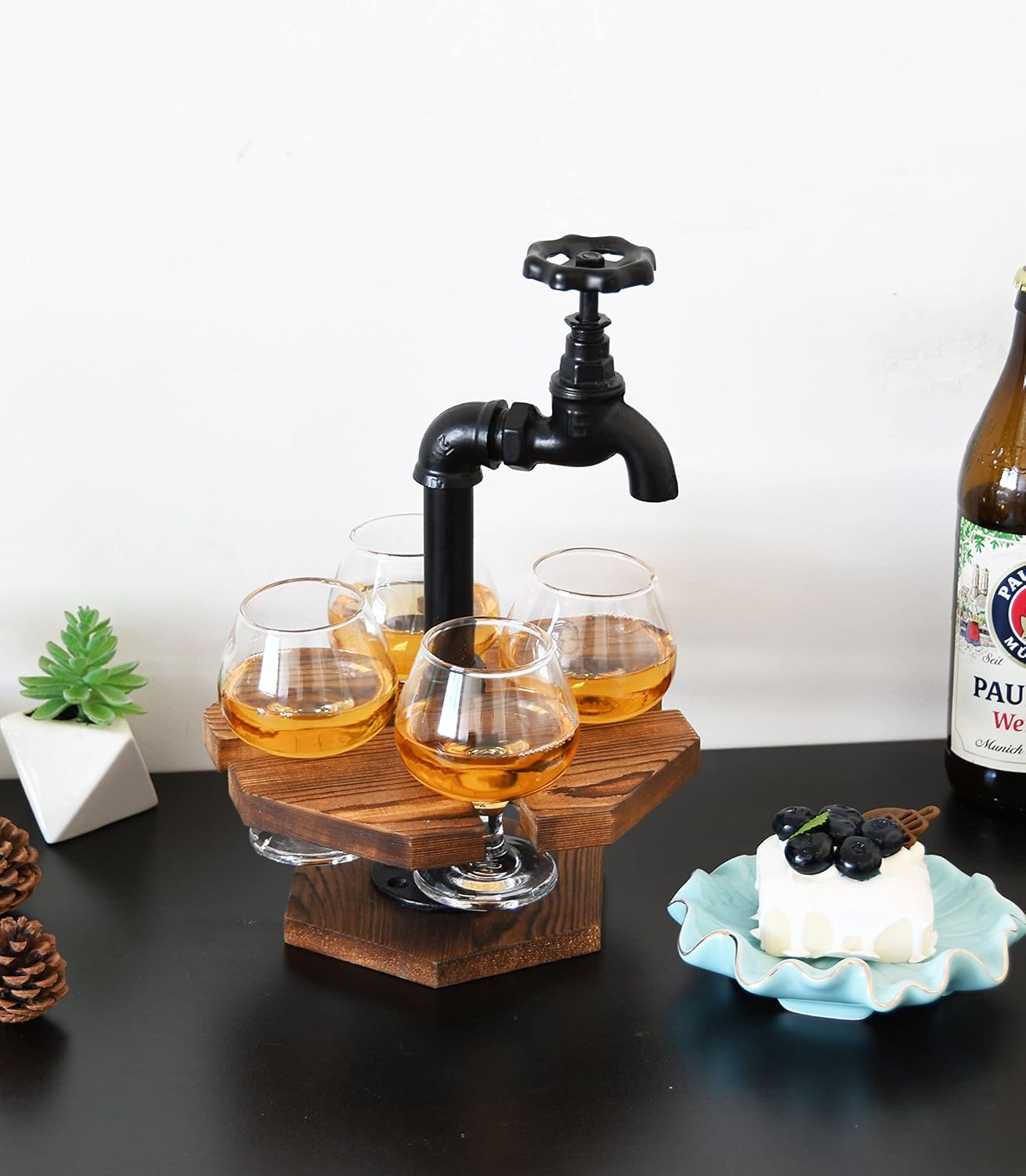 Owlgift Tubo industrial y madera quemada CervezaWhisky Vuelo Set con 4 vasos, grifo de hierro fundido diseño de espita