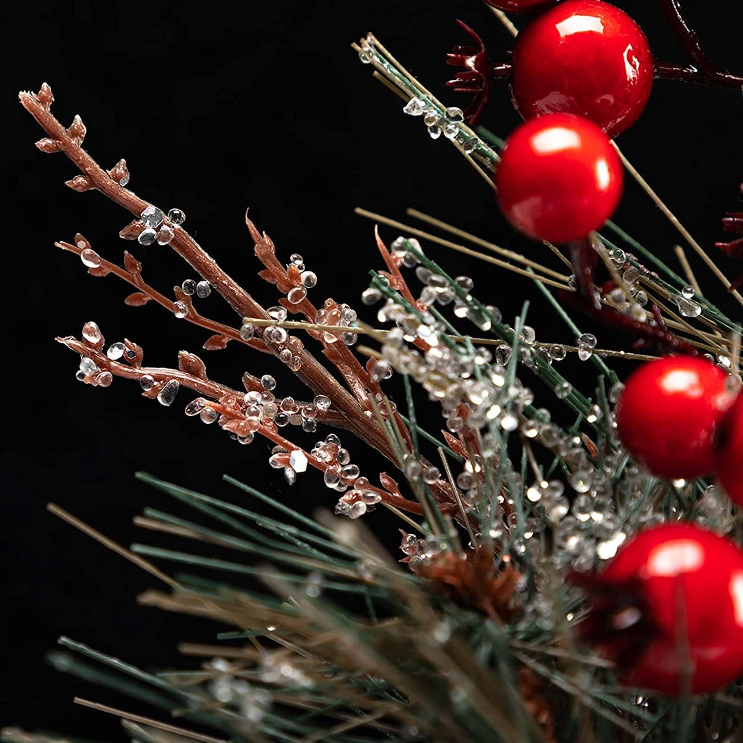 LOHASBEE Mini árbol de Navidad, 2 paquetes de 10 pulgadas, pequeño árbol de Navidad portátil con bayas rojas para regalo para niños, oficina, mesa y