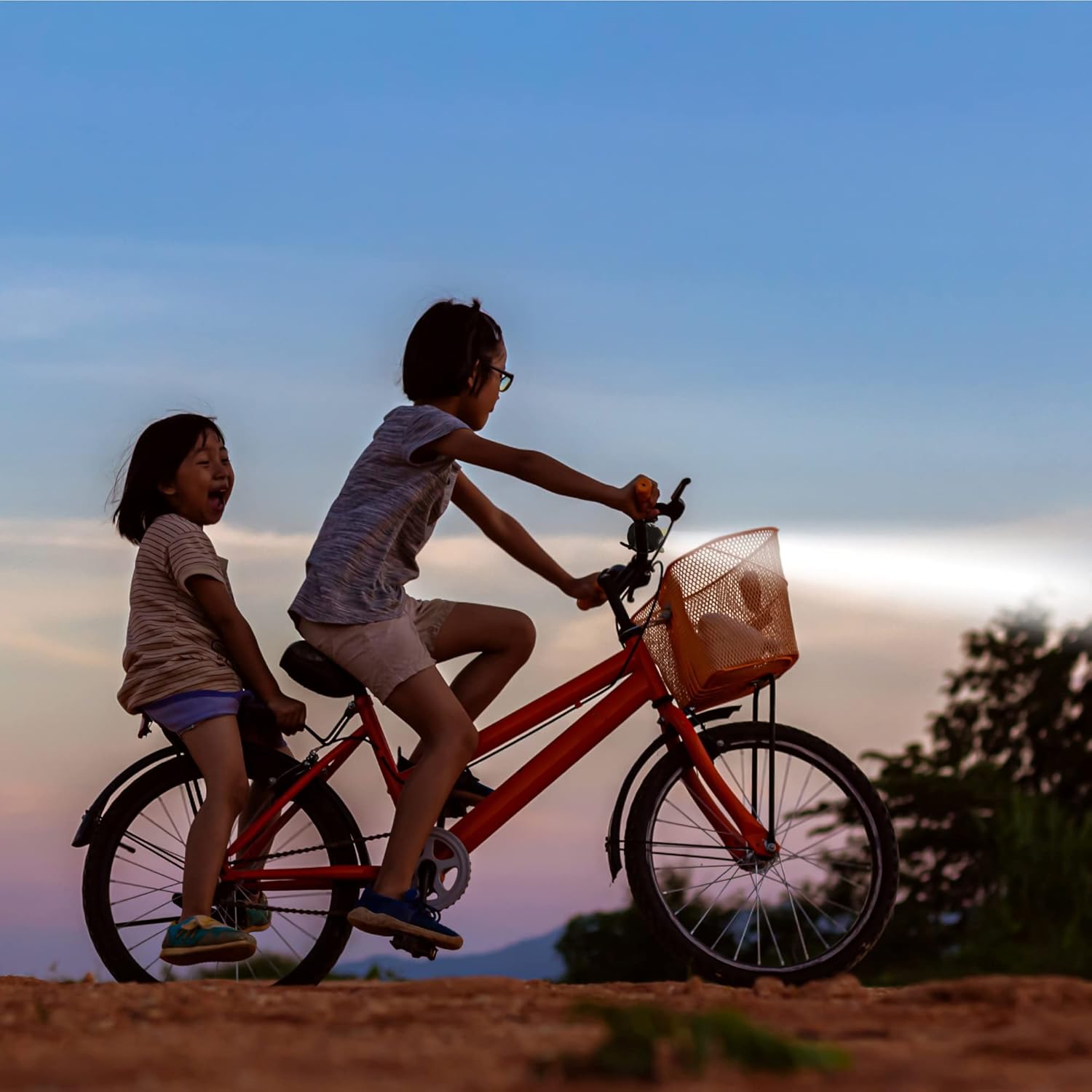 Big Discoveries Bear – Luz LED para bicicleta y scooter para niños con efectos de sonido realistas de rugido y campana, luz divertida y accesorio de