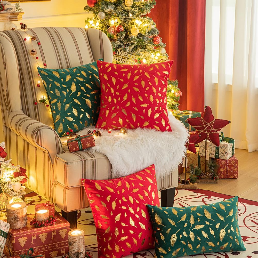 AQOTHES Paquete de 2 fundas de almohada decorativas de Navidad verde oscuro de 12 x 20 pulgadas con hojas de plumas doradas, almohadas lumbares de