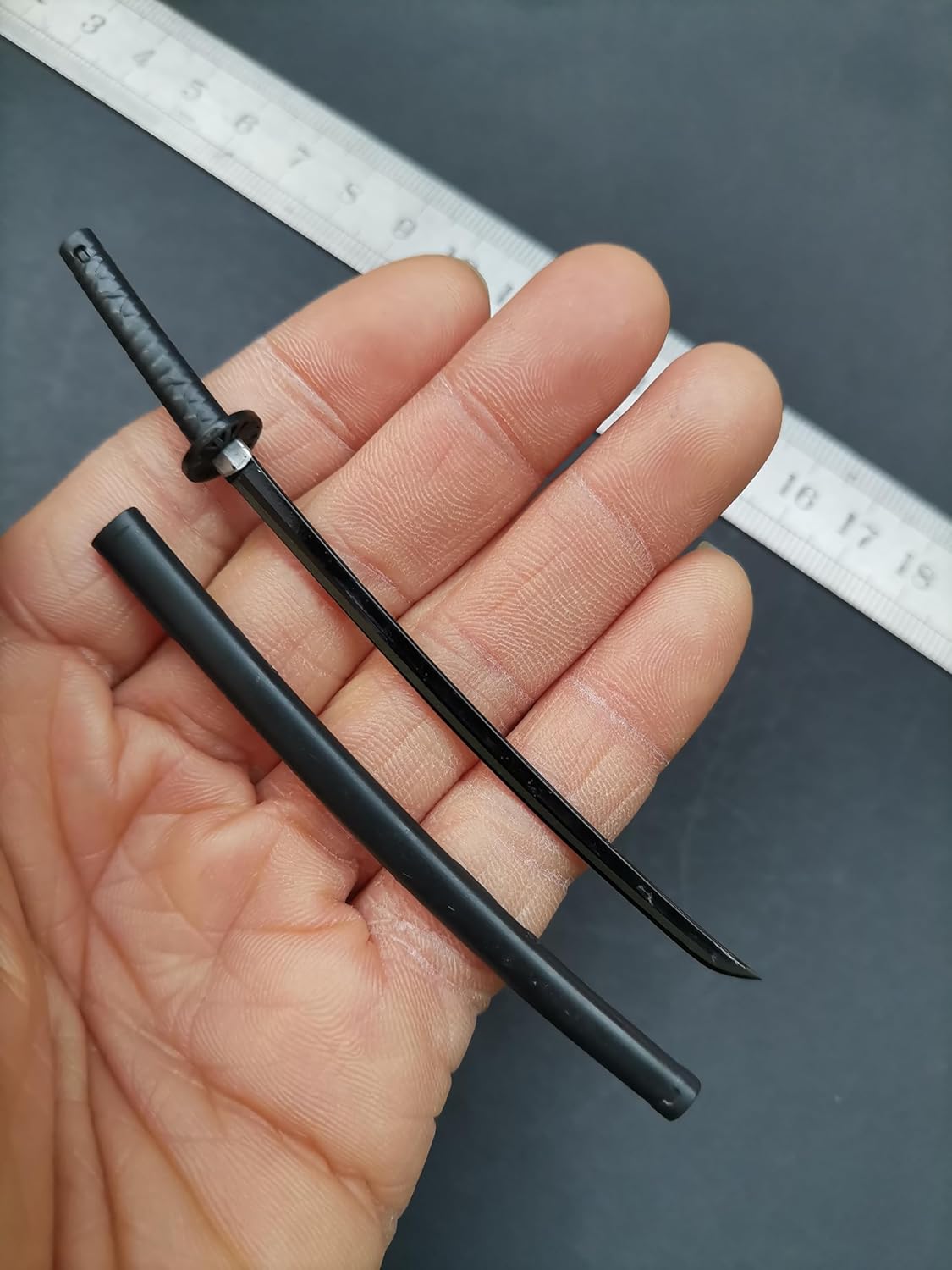 Escala 112 Demon Slayer Tanjiro Katana Samurai Modelo de arma de juguete de espada larga para figura de acción de 6 pulgadas, accesorios de escena