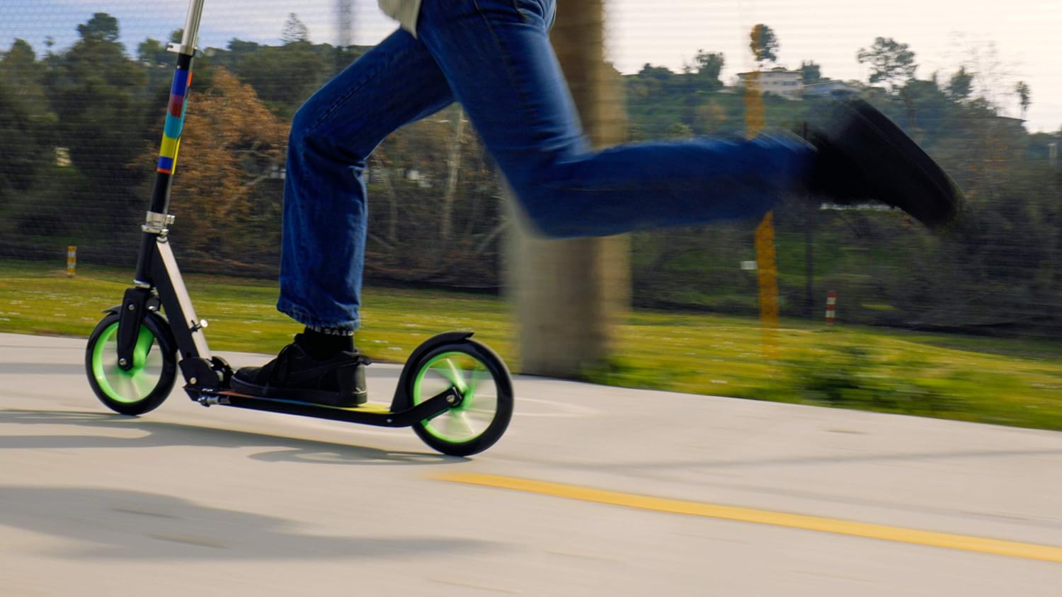 Razor Patinete A5 Lux Kick  Ruedas grandes de 8 pulgadas, manubrio plegable, ajustable, ligero, para ciclistas de hasta 220 libras