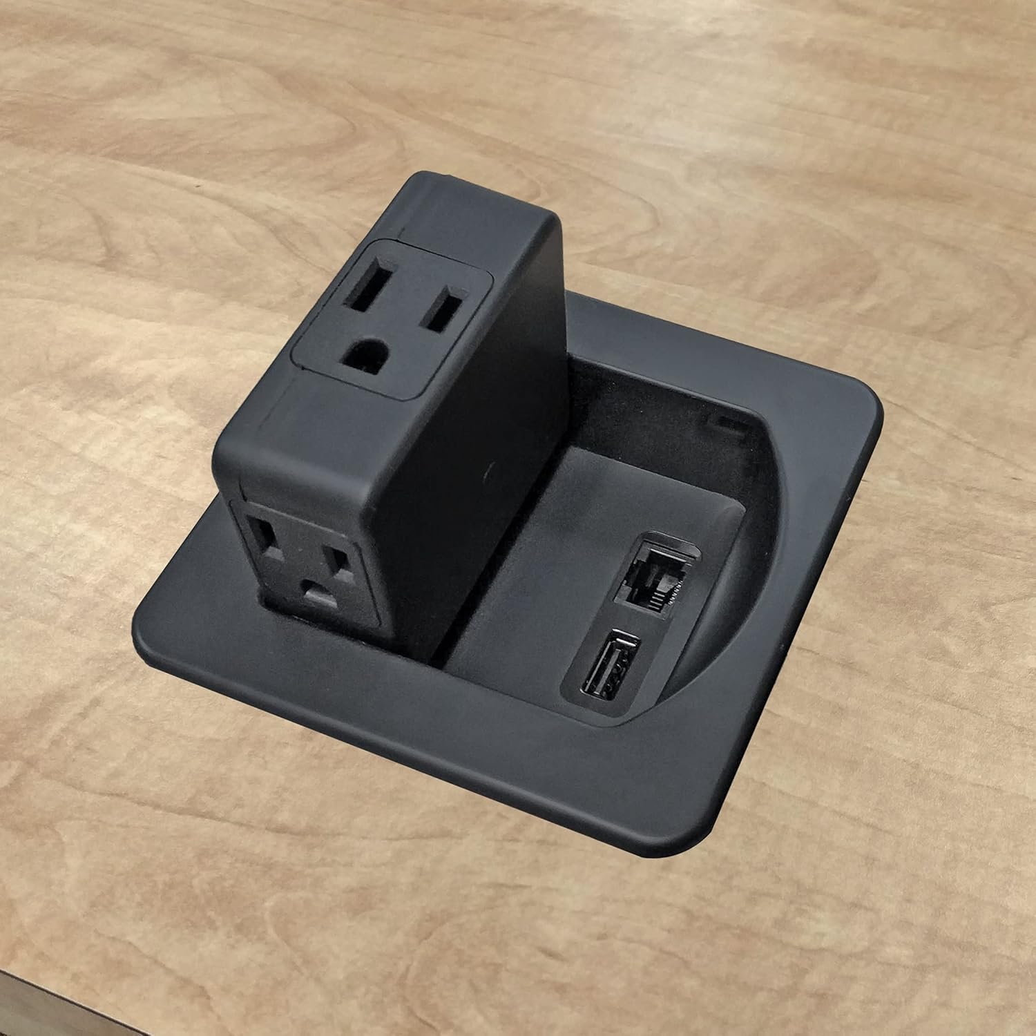 3 tomas de corriente alterna con 1 puerto de datos CAT6 Ethernet RJ45 + 1 puerto de carga USB – Cargador rápido de 2.4 amperios – Centro de