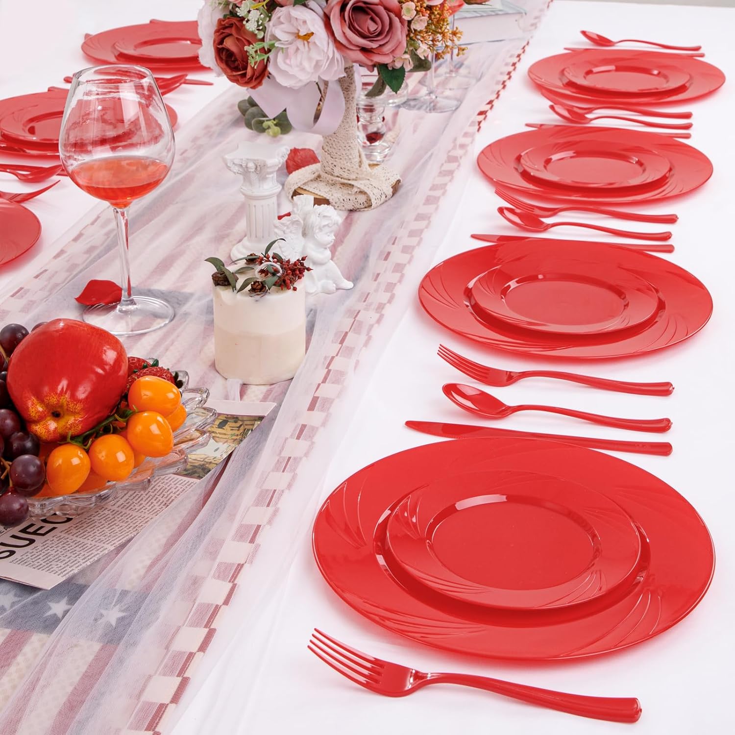 YOUBET 125 platos de plástico rojo, cubiertos de plástico rojo, platos rojos resistentes, desechables, incluye 25 platos llanos, 25 platos de