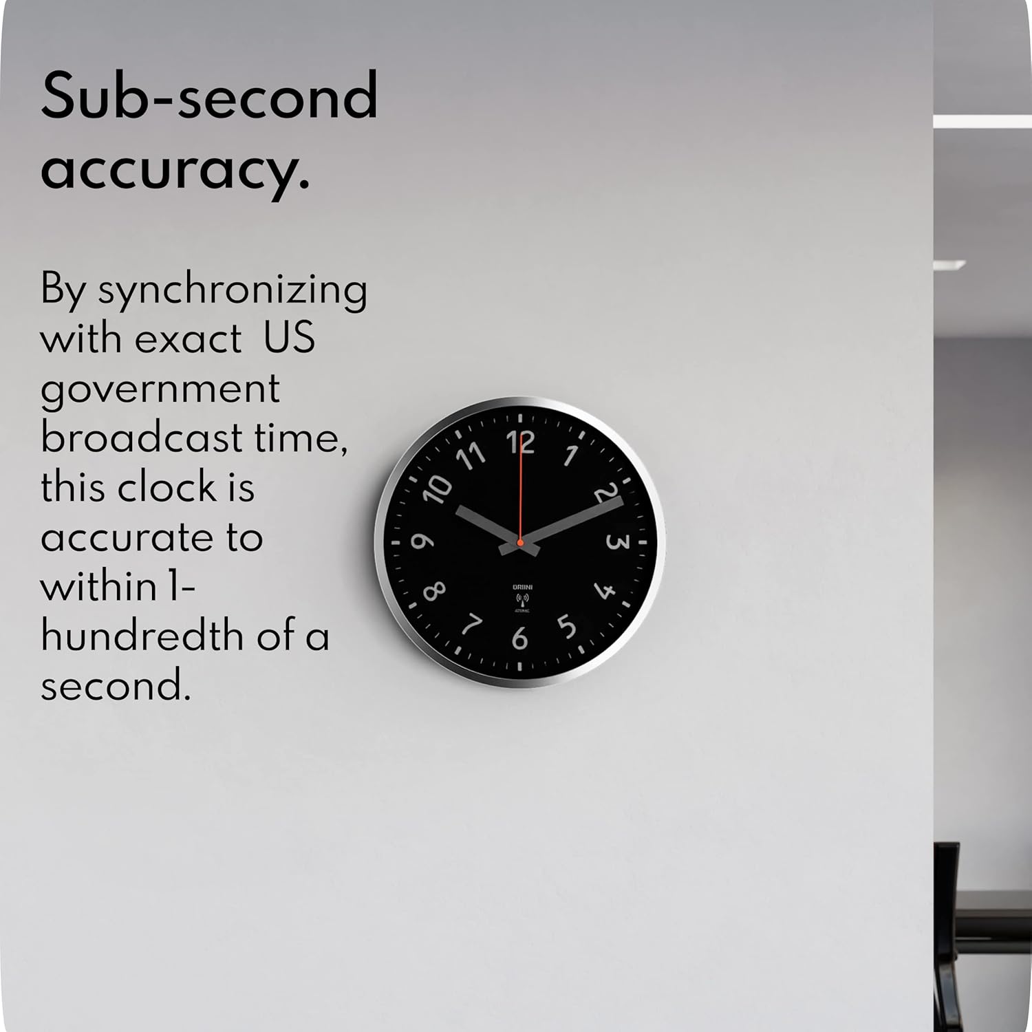 Driini Reloj de pared atómico analógico, autoajustable y funciona con pilas, marco de metal plateado cepillado de 12 pulgadas con cara negra,