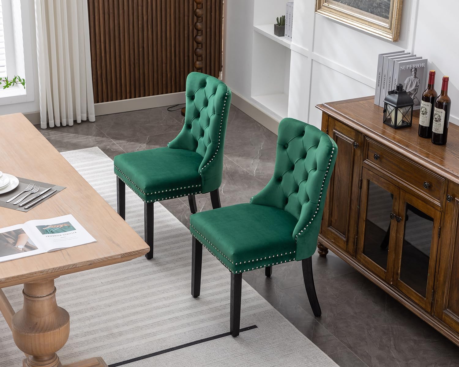 KCC Nikki Collection – Juego de 2 sillas de comedor de terciopelo tapizadas de alta gama con anillo trasero de clavo, patas de madera maciza, estilo