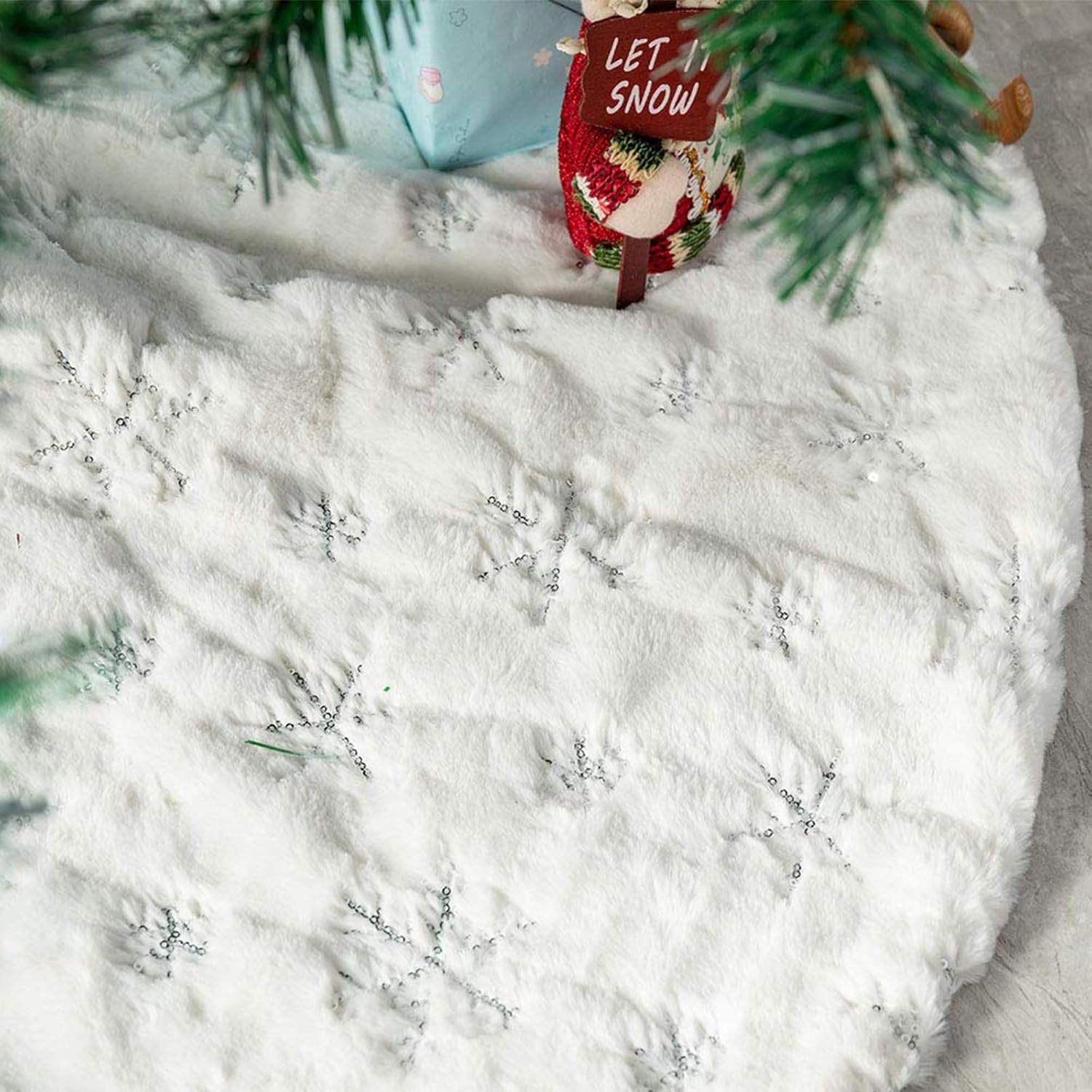 Faldones de felpa para árbol de Navidad, 30 pulgadas, de piel sintética blanca como la nieve, cubierta de base de árbol de Navidad con copos de
