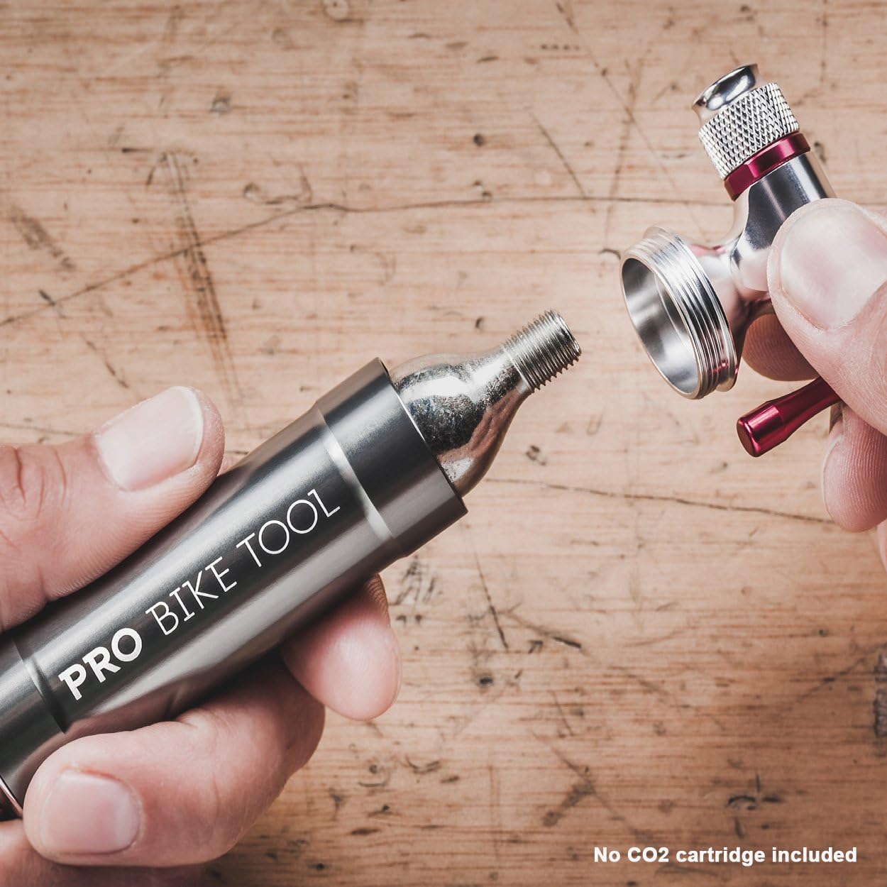 Inflador de CO2 con recipiente de almacenamiento de cartucho de Pro Bike Tool – Rápido, fácil y seguro – Para Presta y Schrader – Bomba de neumático