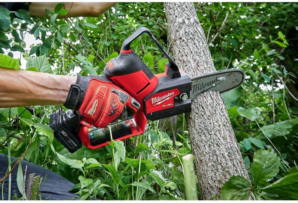 Herramienta para sierra de podar Milwaukee M12 de 6 pulgadas + tarjeta premium