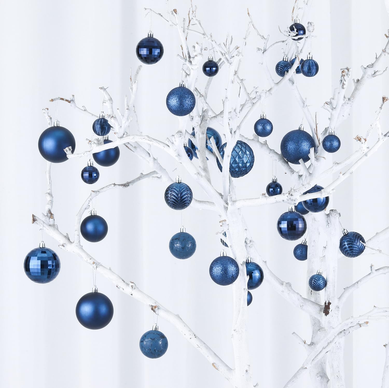 LANGXUN 36 bolas de decoración de árbol de Navidad color azul medianoche 2023, 6 bolas de Navidad de 3.2 pulgadas, 12 piezas de 2.4 pulgadas, 18