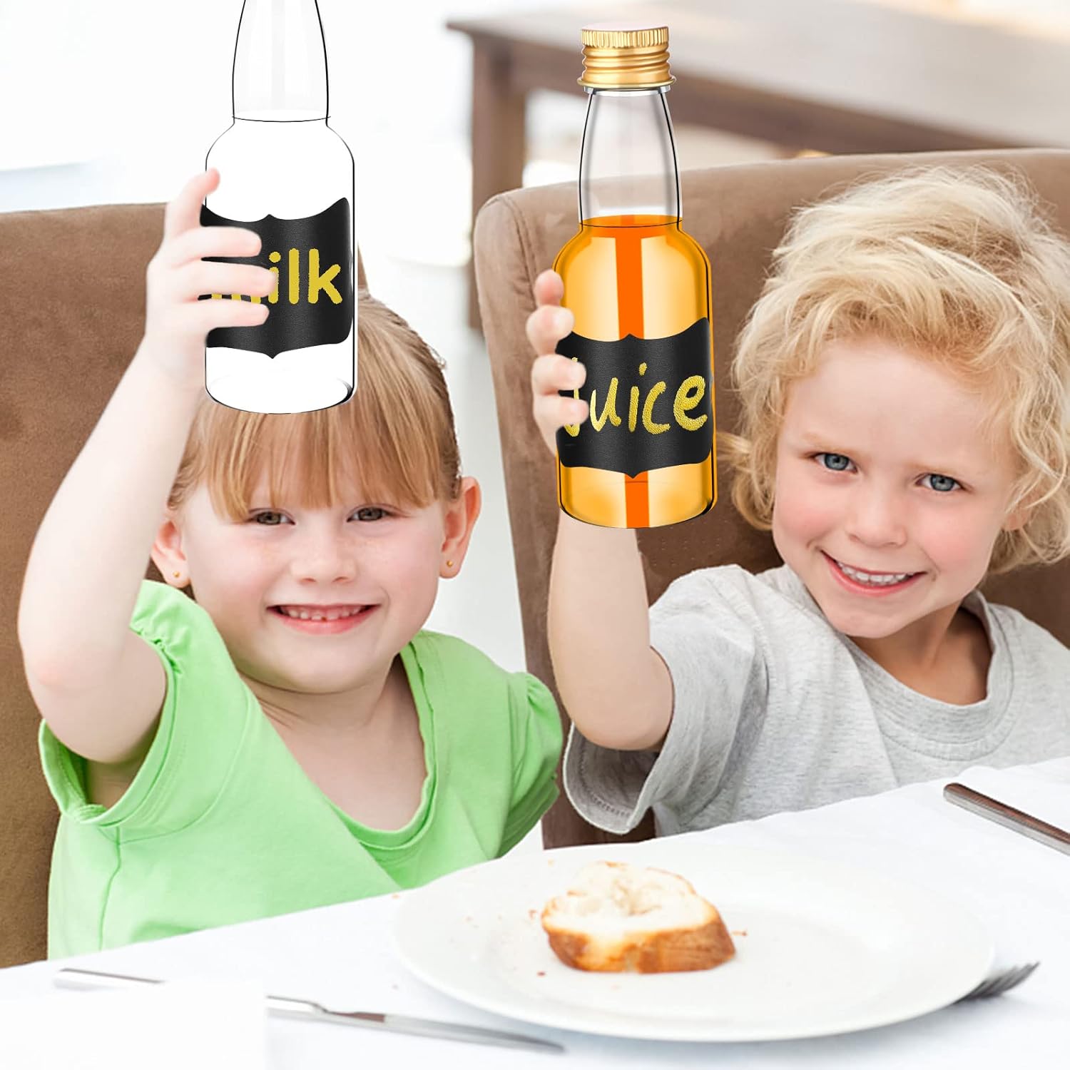 Paquete de 50 mini botellas de licor reutilizables vacías con tapas de rosca doradas, mini botellas de vino de plástico de 1.8 onzas con 5 embudos
