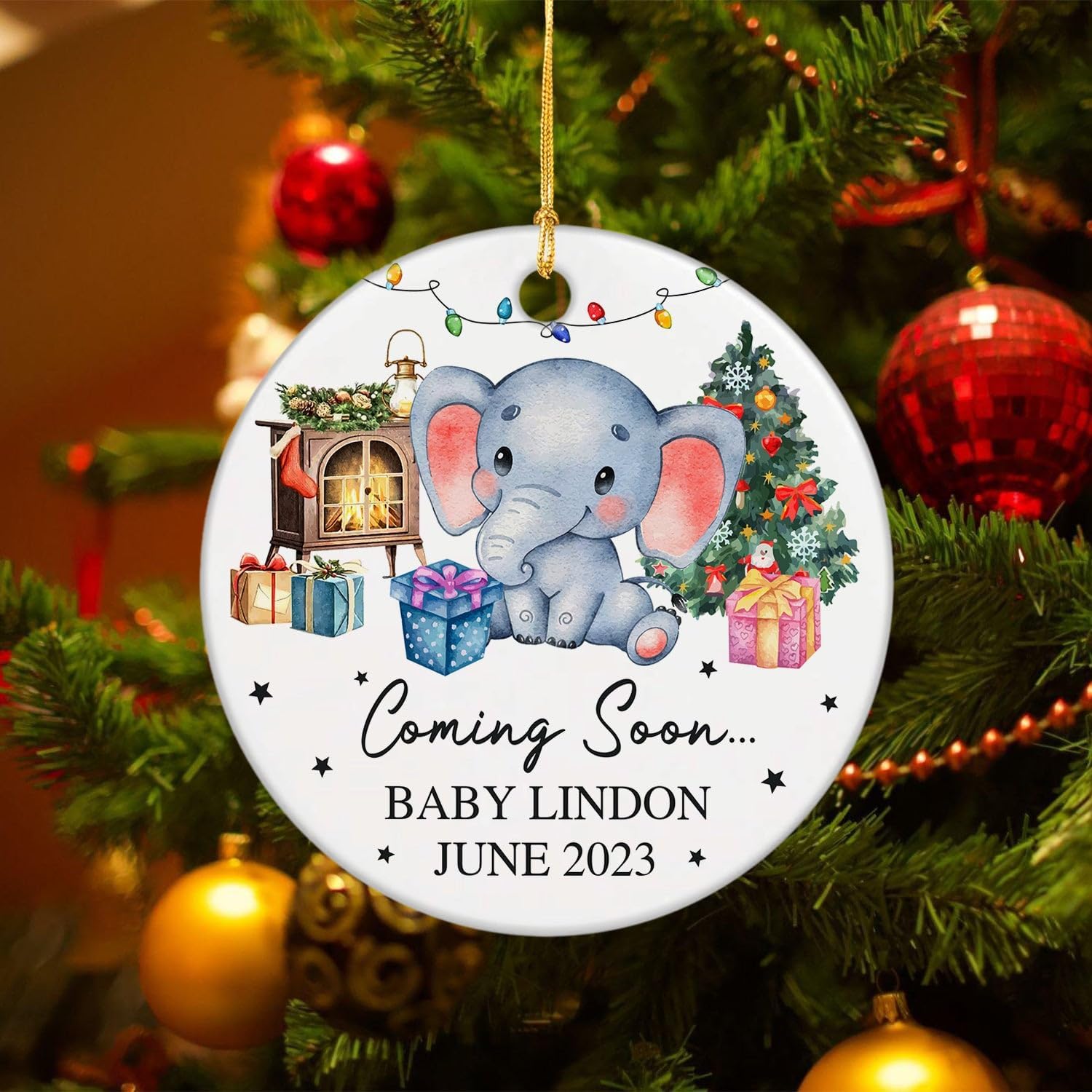 Coming Soon – Adorno de Navidad 2023 para bebé, nombre de bebé personalizado y fecha, elefante bebé con caja de regalo, adorno de árbol de Navidad,