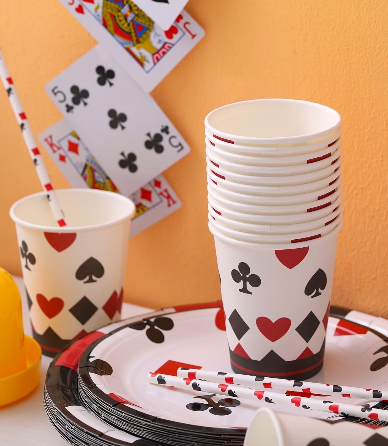 Suministros para fiestas de casino  Sirve 16  Decoraciones de fiesta temática de casino para hombresadultos, incluye platos de fiesta de casino,