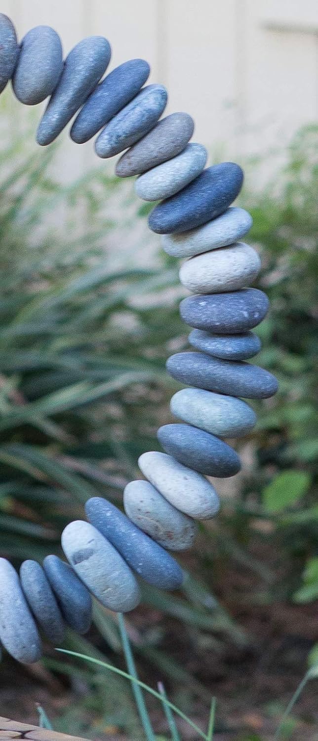 Anillo de piedra apilada de río natural en el soporte, estatua de decoración de jardín zen (pequeño)