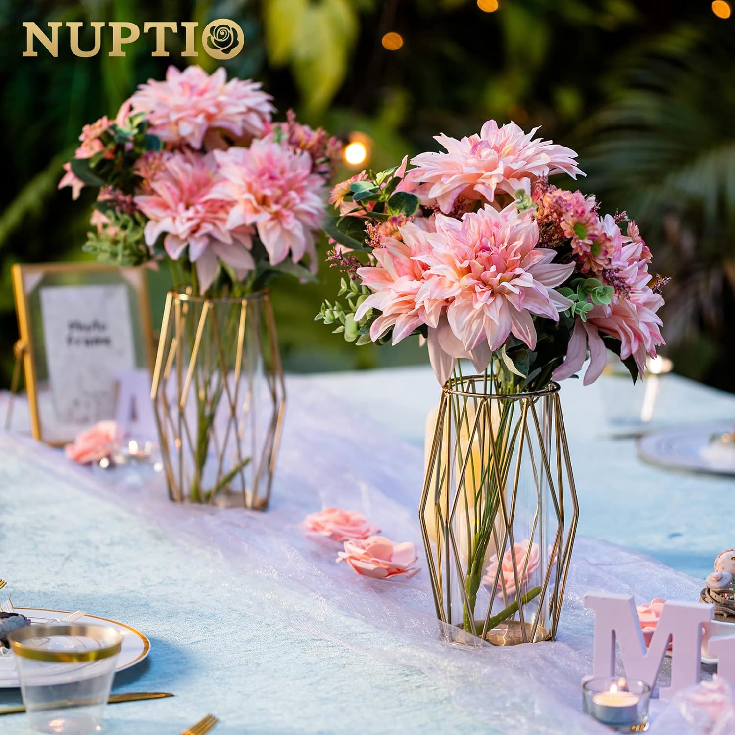 Nuptio Portavelas de pilar dorado 2 portavelas de cristal para huracanes con soporte geométrico de metal para centros de mesa de boda, fiesta de