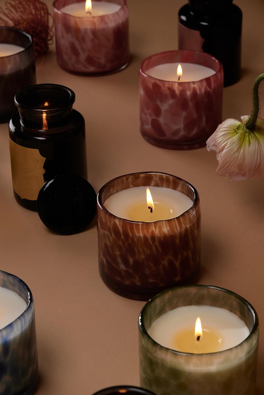 Paddywax Velas de lujo hechas a mano con vidrio soplado artesanal, 8 onzas, lino y Orris