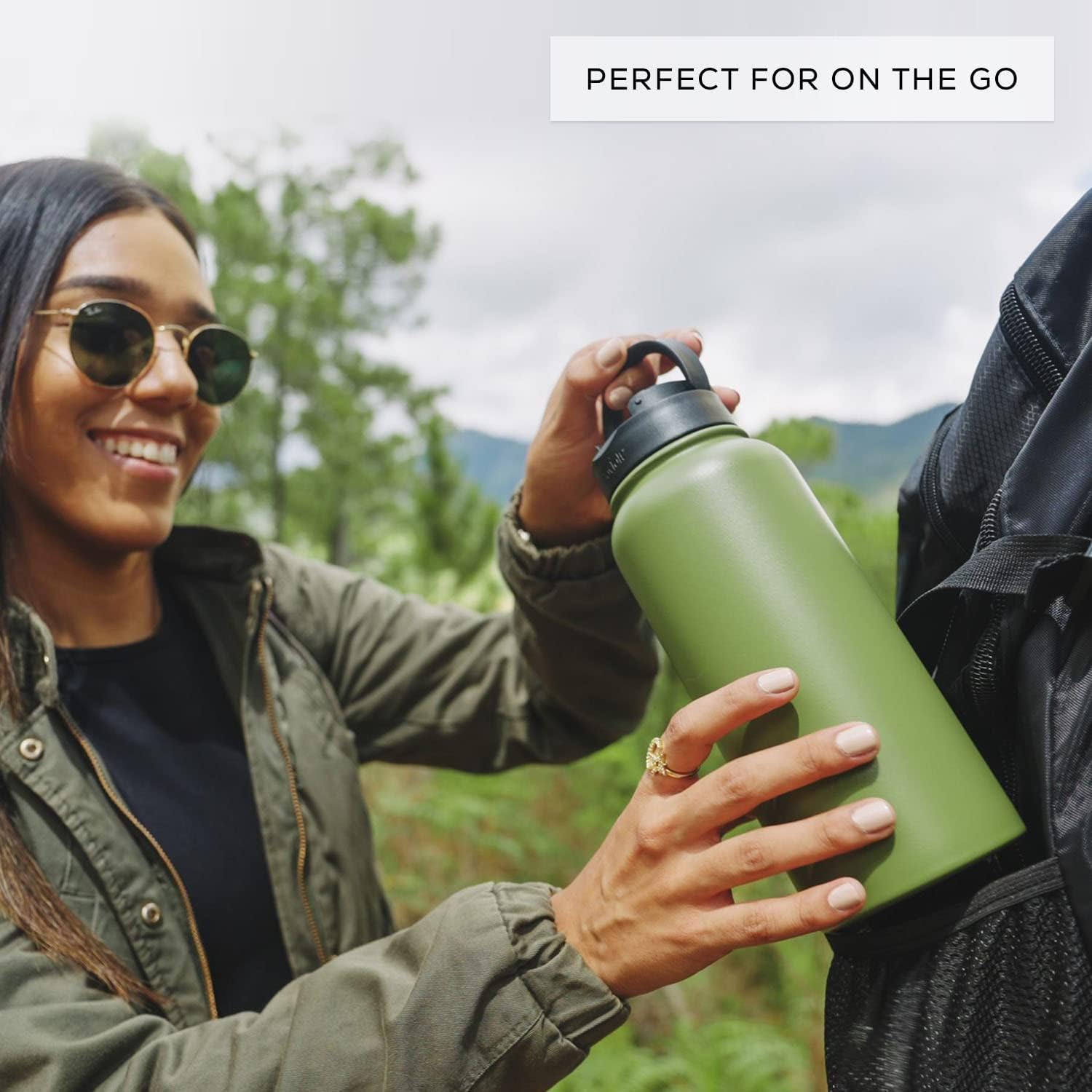 JoyJolt Botella de agua con triple aislamiento con tapa de popote y tapa abatible. Botella de agua grande de 32 onzas, botella de acero inoxidable