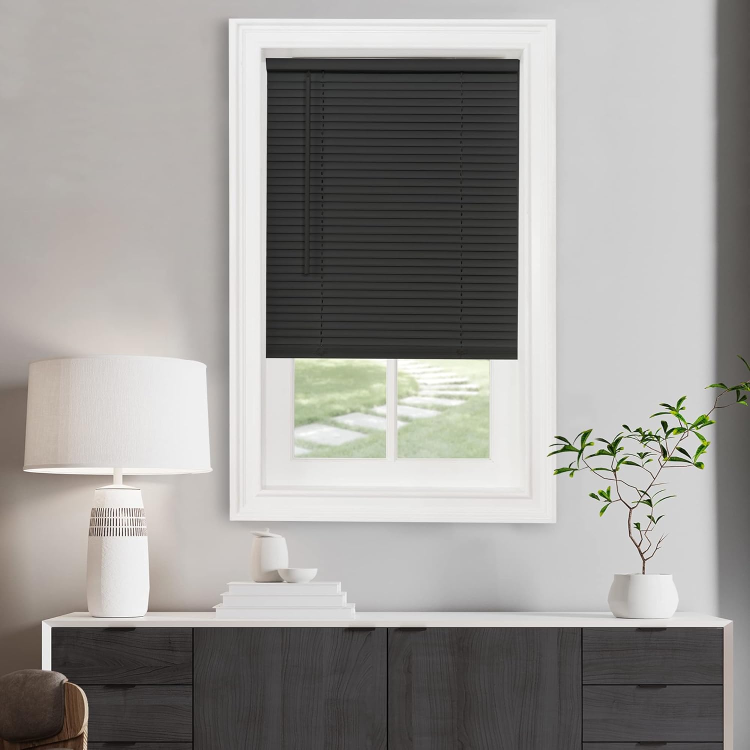 Achim Home Decor – Mini persiana inalámbrica con filtro de luz, 47 pulgadas de ancho, 48 pulgadas de largo, 1 pulgada de tamaño de listón, negro,