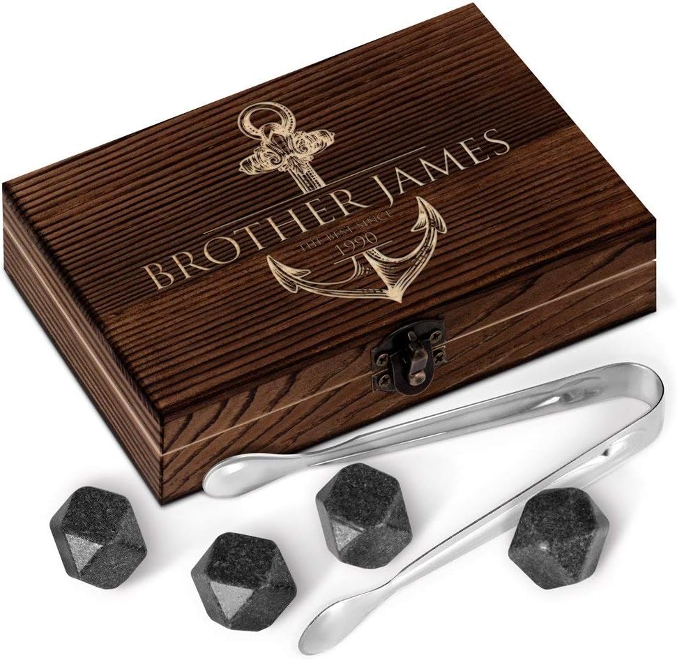 Maverton Juego de regalo de piedras de whisky para hombre, 6 rocas de whisky de granito, rocas refrescantes en elegante caja de madera con grabado,