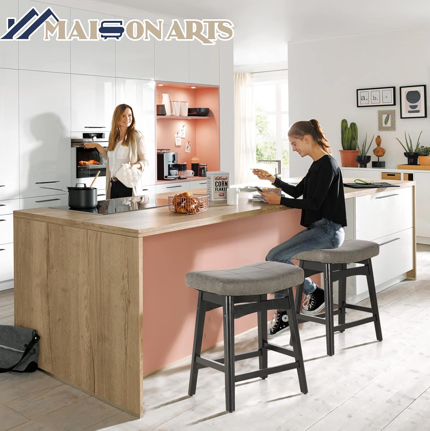 MAISON ARTS Juego de 4 taburetes de bar grises para encimera de cocina, patas de madera maciza con asiento de silla de montar de piel sintética,