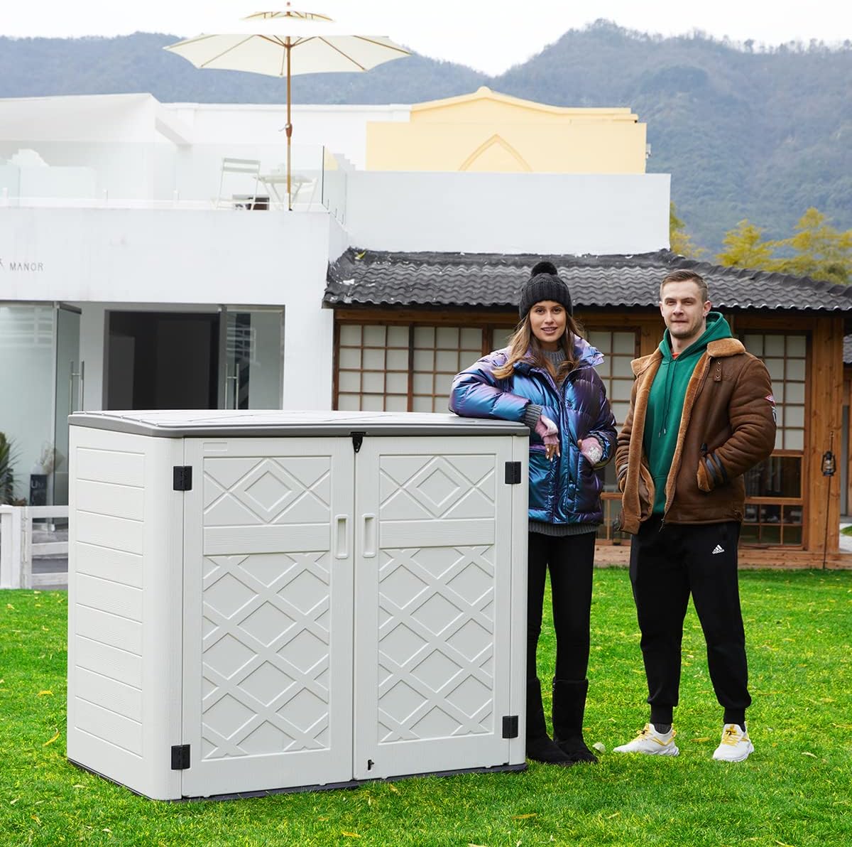 ADDOK 2SG – Cobertizo de almacenamiento horizontal más grande resistente a la intemperie, armario de almacenamiento al aire libre de 4.4 x 2.8 pies,
